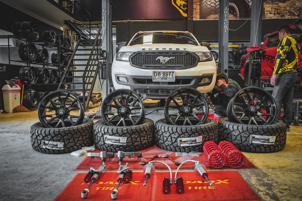 FORD EVEREST จองคิวม แต่งทรงเมกา มาจากบุรีรัมย์ งบแสนต้นๆๆ