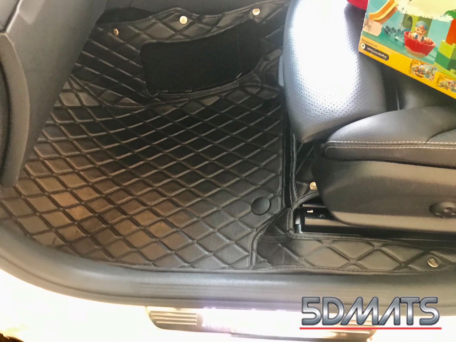 พรมปูพื้นรถยนต์5D BENZ GLC220d หนา13มิล ลาย RICH สีดำ เต็มคัน 7ชิ้น