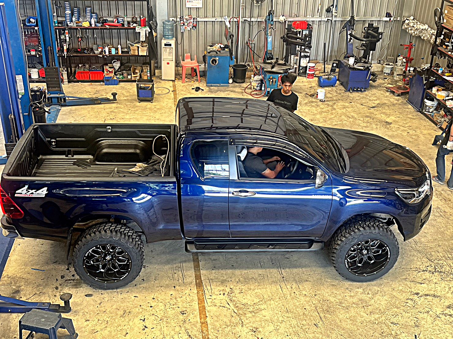 TOYOTA REVO จองคิวมาจากชุมพร แต่งเมกาที่ STEP9