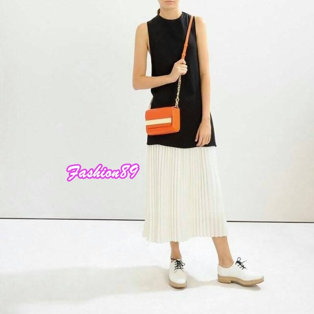 กระเป๋าสะพายข้างใบเล็ก หนังเรียบ