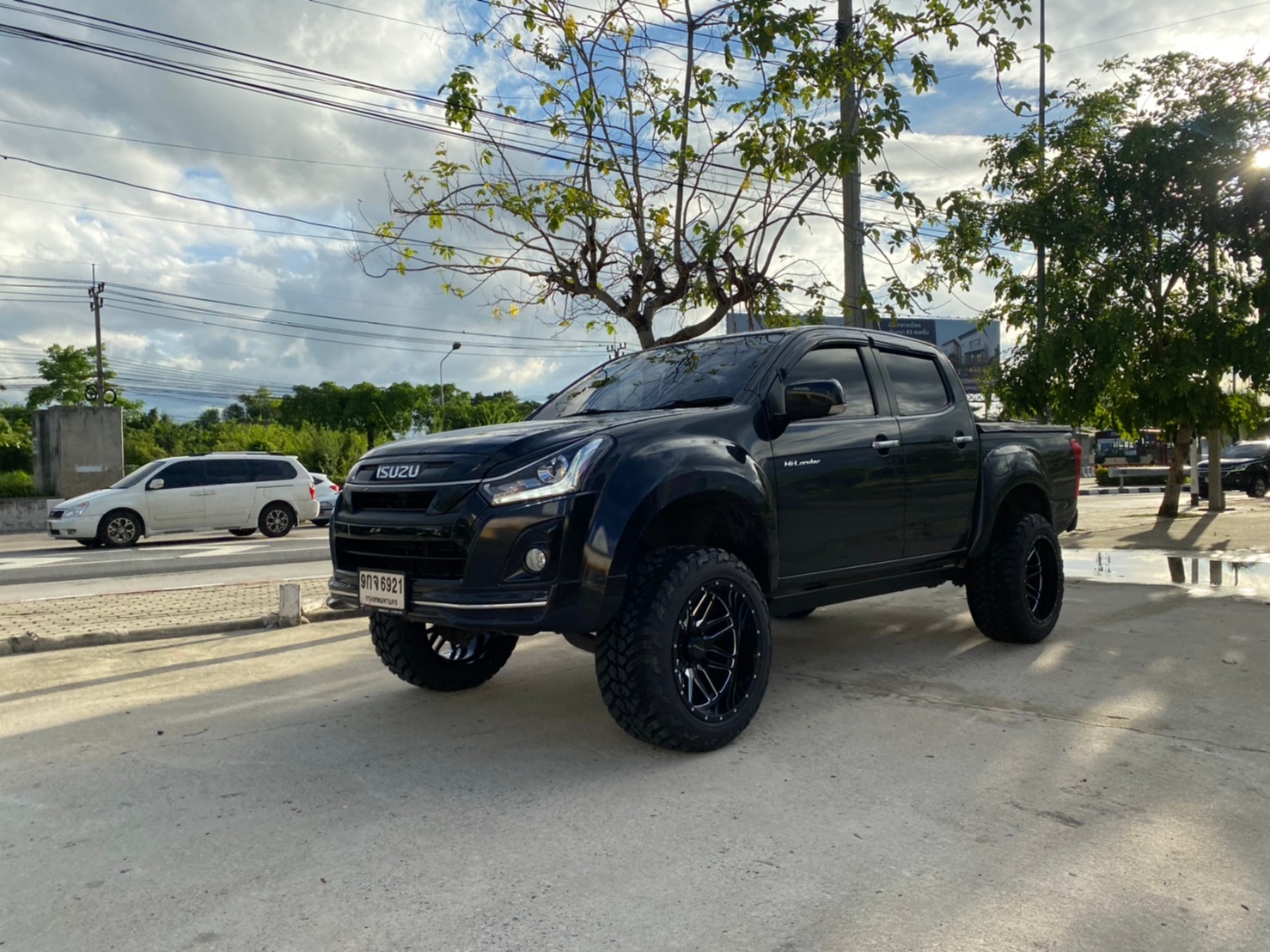 D-MAX จัดทรงเมกา ที่ STEP9 หล่อทุกลำ