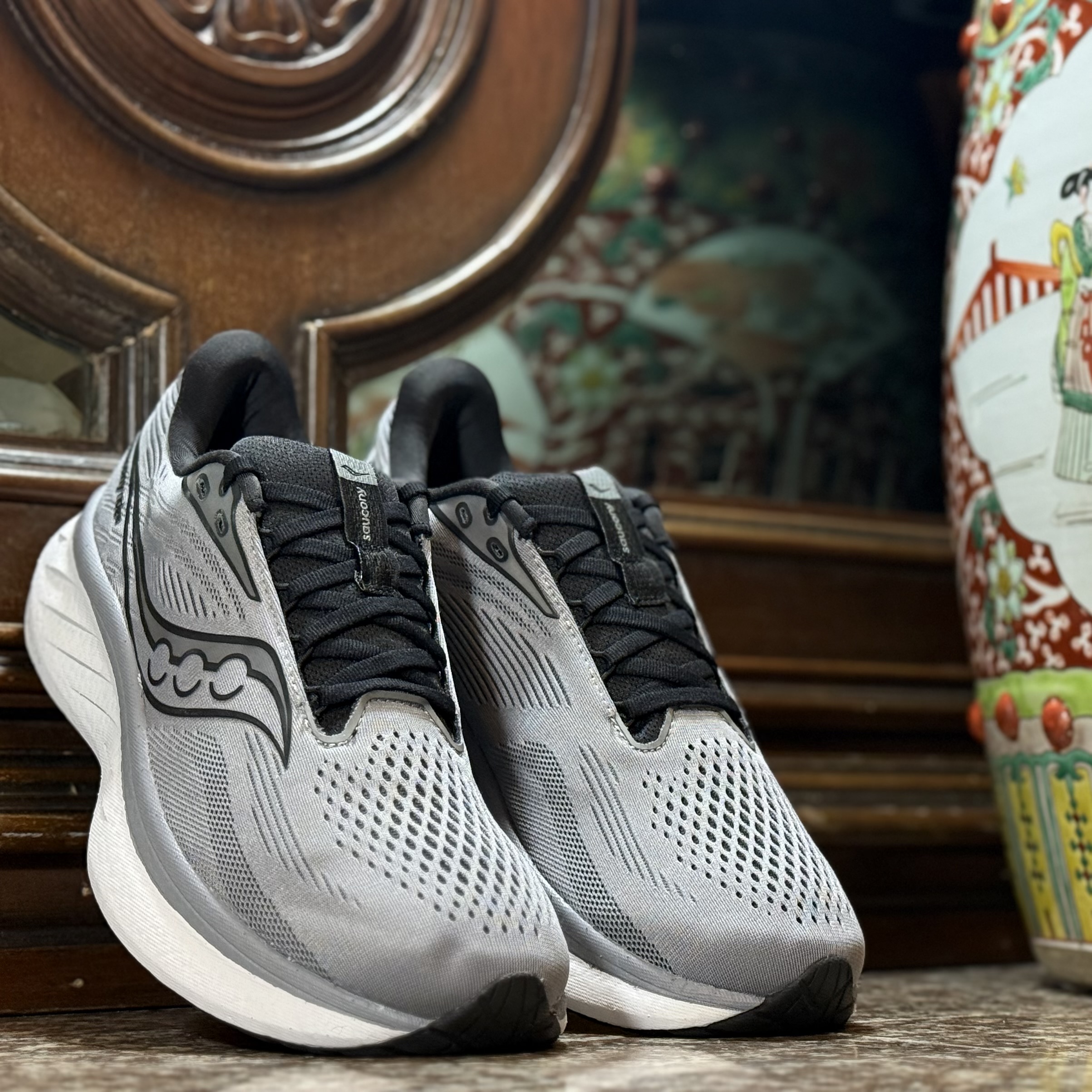 รองเท้าวิ่ง Saucony Ride 18 ‘GREY’ #มือ2 (M9US)