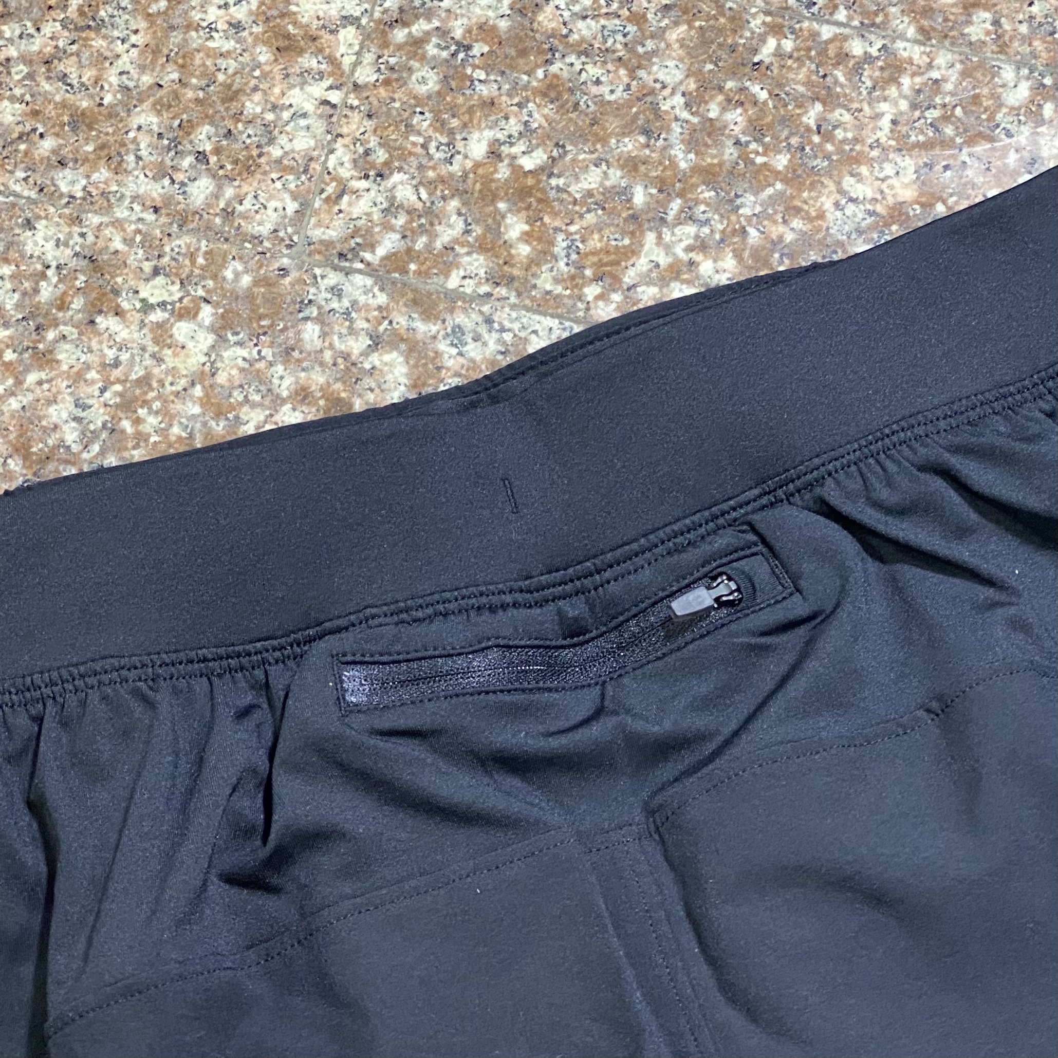 กางเกงวิ่ง Under Armour Qualifier SpeedPocket 5” Running Shorts (LG)