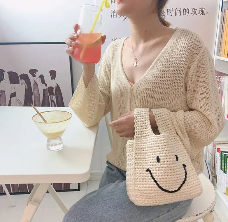 กระเป๋าถัก รูปยิ้ม คล้องแขน แฟชั่นเกาหลี 😄