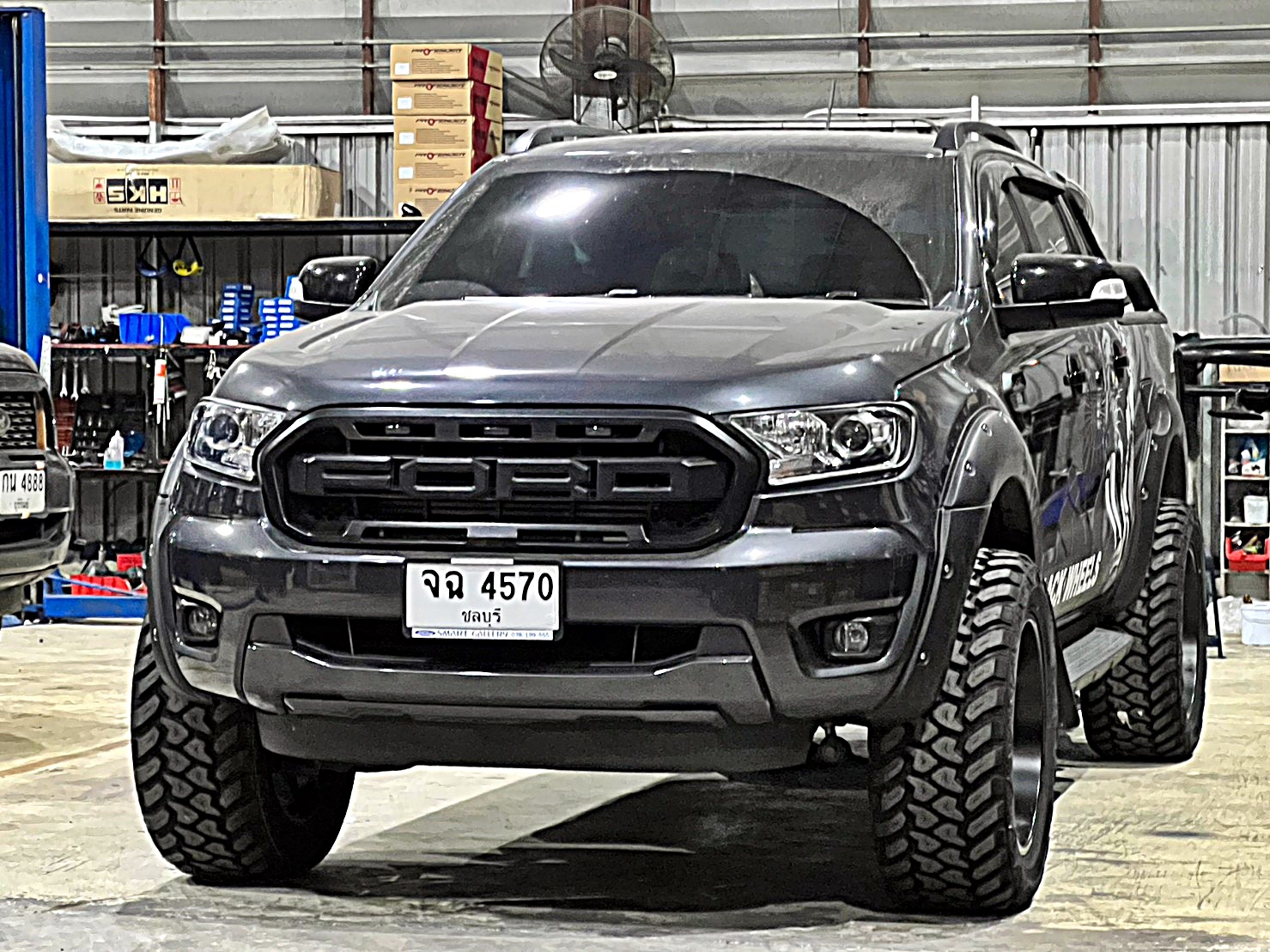 FORD RANGER แต่งทรงเมกาที่ STEP9