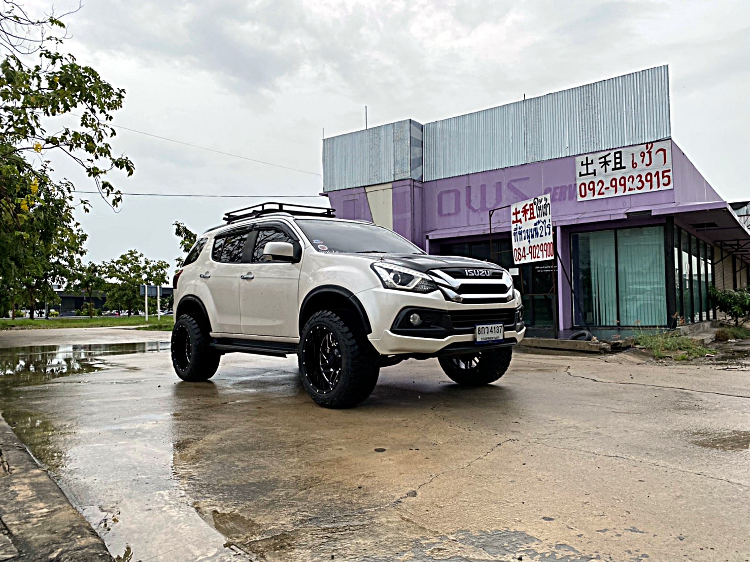 MU-X ทรงเมกา หล่อที่ STEP9