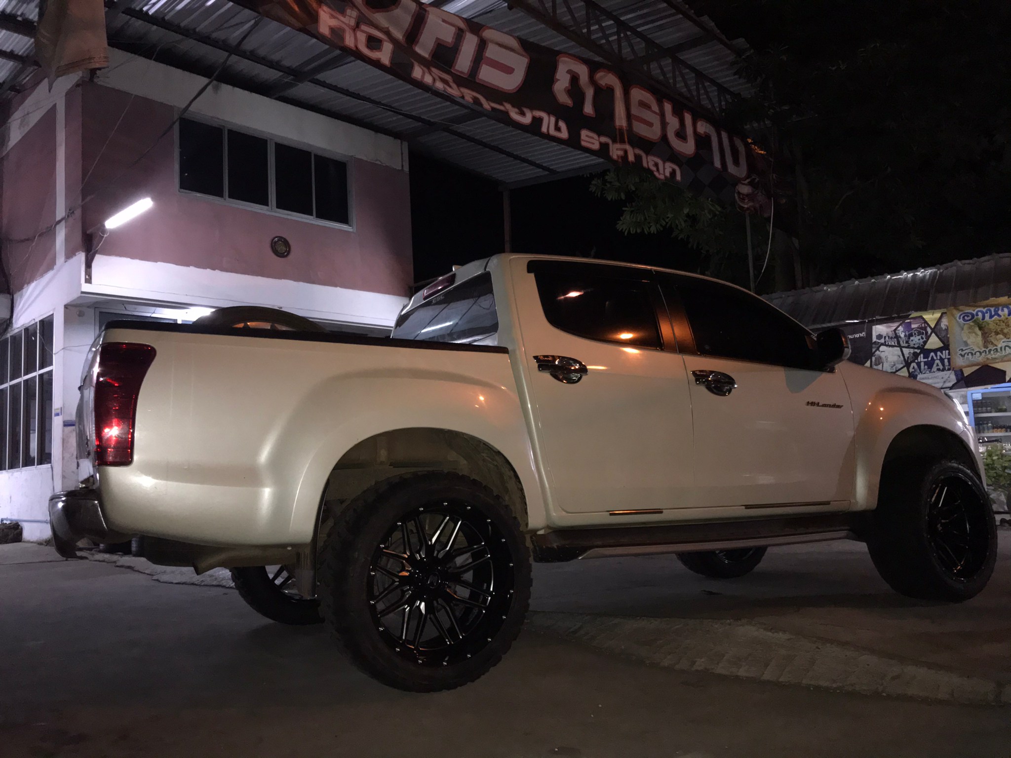 MAGNETIC 22x12 ET-44 CROSSWIND MT 33/12.5R22