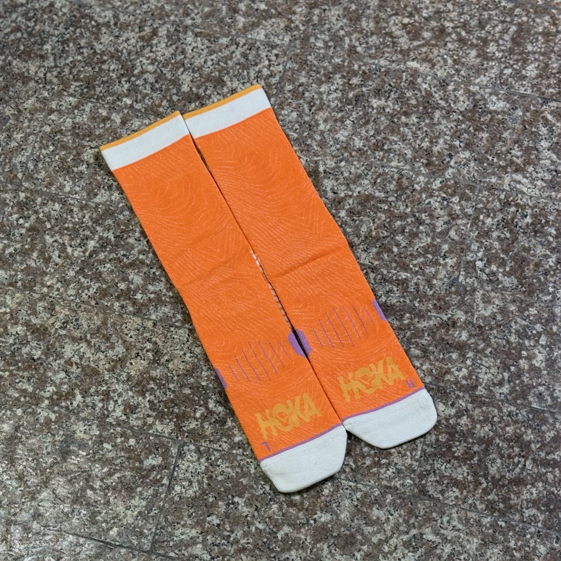 ถุงเท้าวิ่ง HOKA Running Crew Socks ‘SUMMER’ #แพค1คู่ (S,M,L)