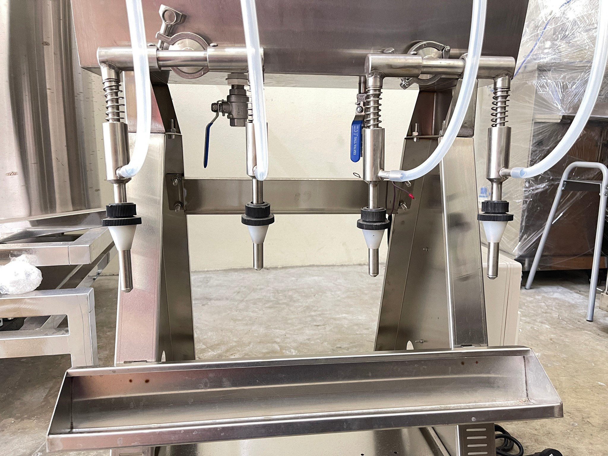 17173 เครื่องบรรจุเหล้า สุรา น้ำ/ซอส/น้ำส้มสายชู/น้ำมันสำหรับบริโภค HY0407