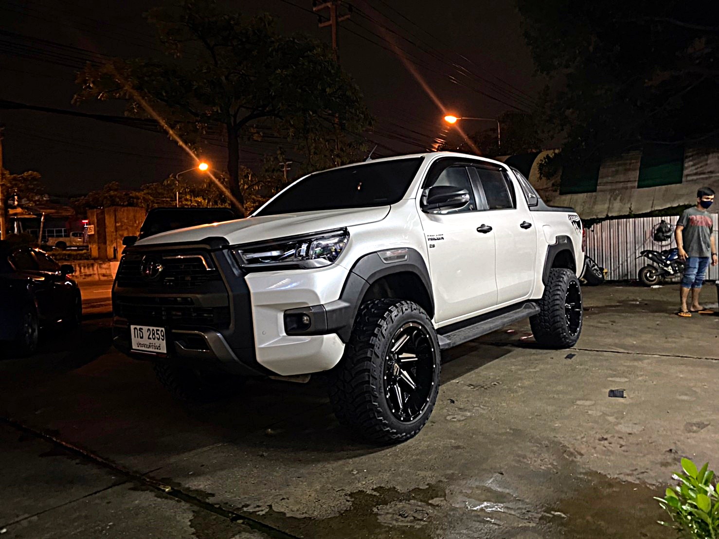 TOYOTA REVO ทรงเมกา