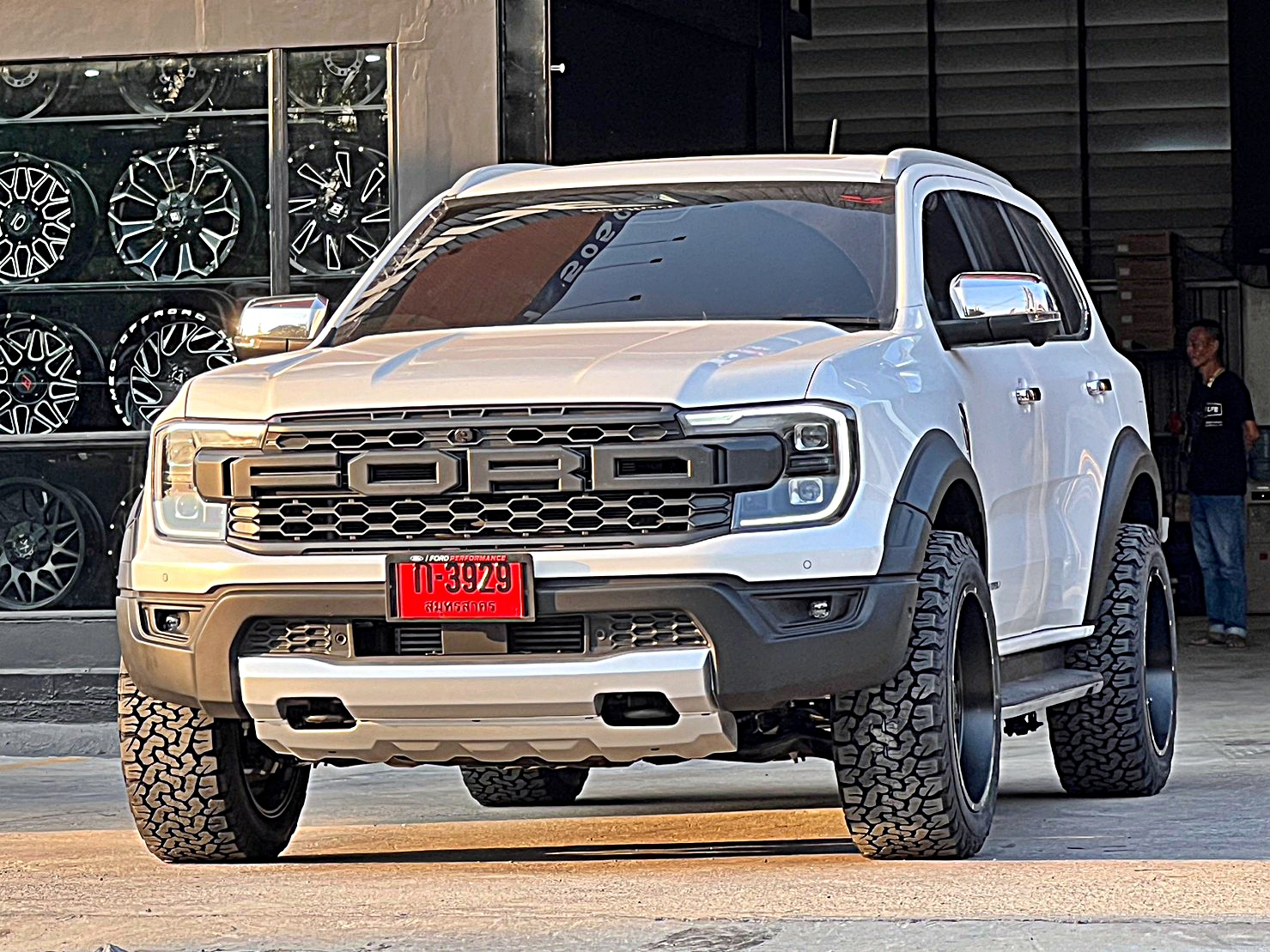 FORD EVEREST NEXTGEN แต่งวทรงเมกาที่ STEP9