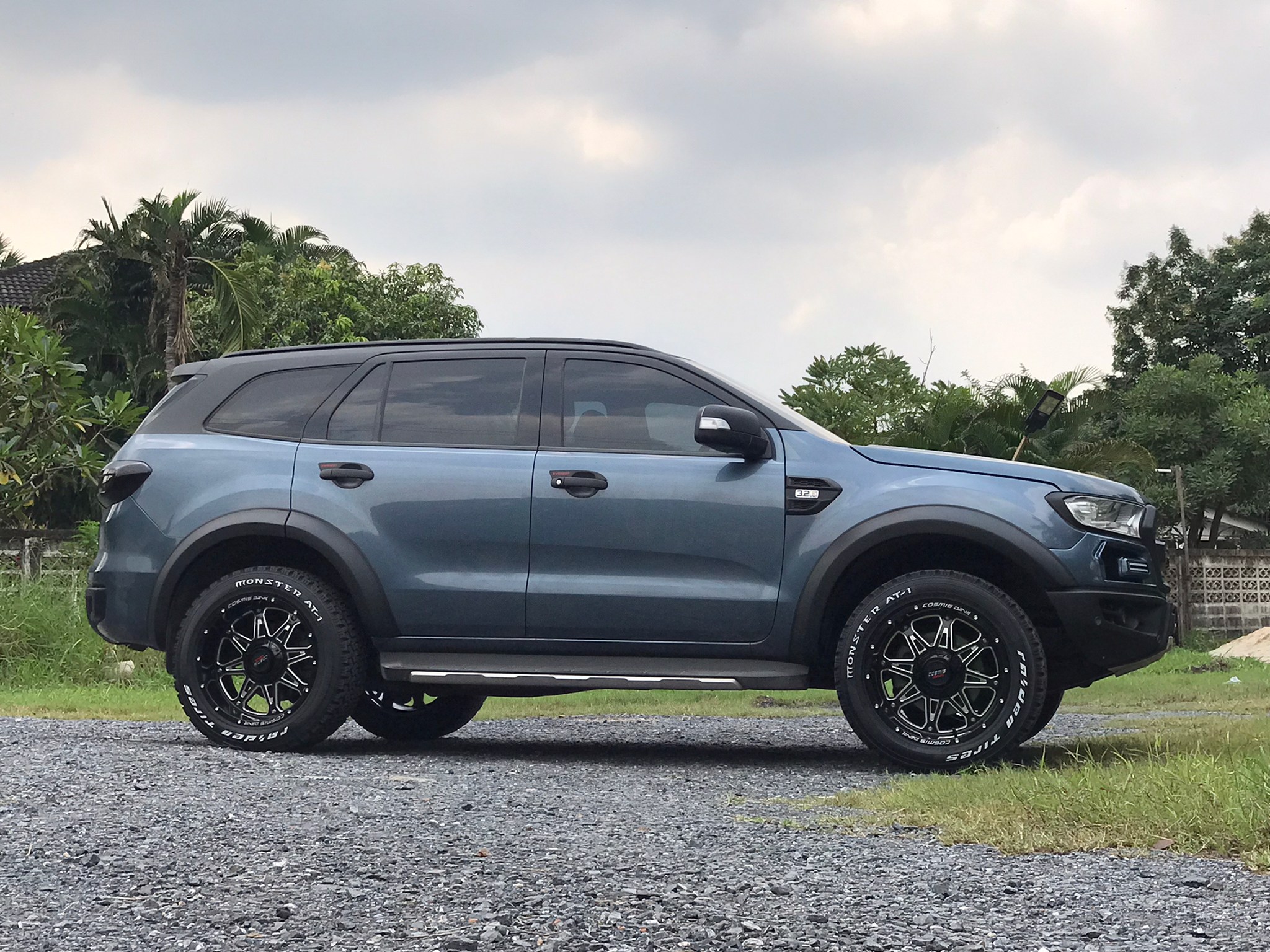 FORD EVEREST ล้อ COSMIS CROWN ผลงานจาก STEP9