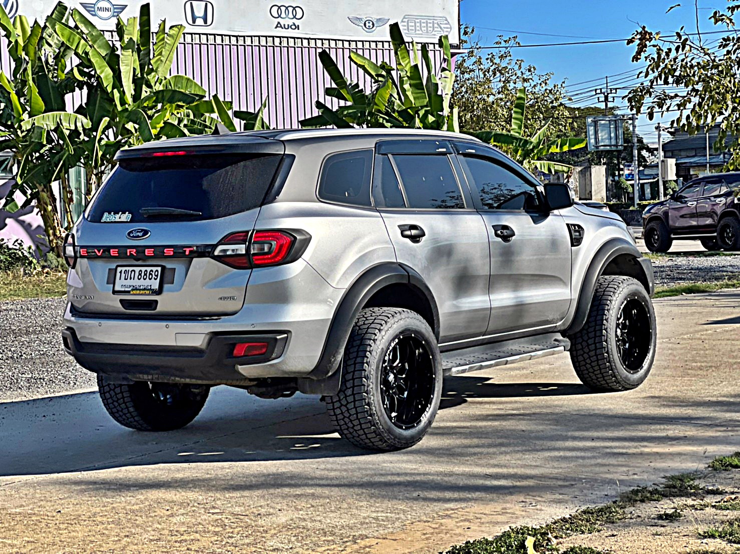 FORD EVEREST ทรงเมกา ล้อ FORCE ที่ STEP9