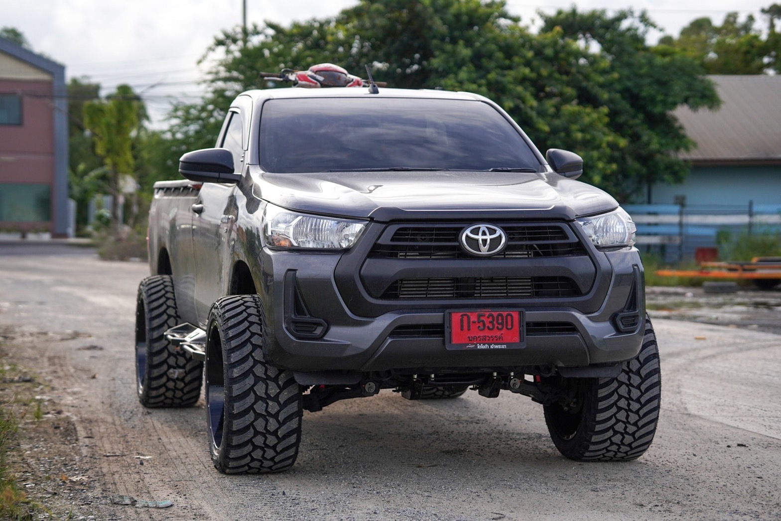 TOYOTA REVO หัวเดียว จองคิวมาจากนครสวรรค์ แต่งทรงเมกา ชุดแต่งแท้ทั้งคัน