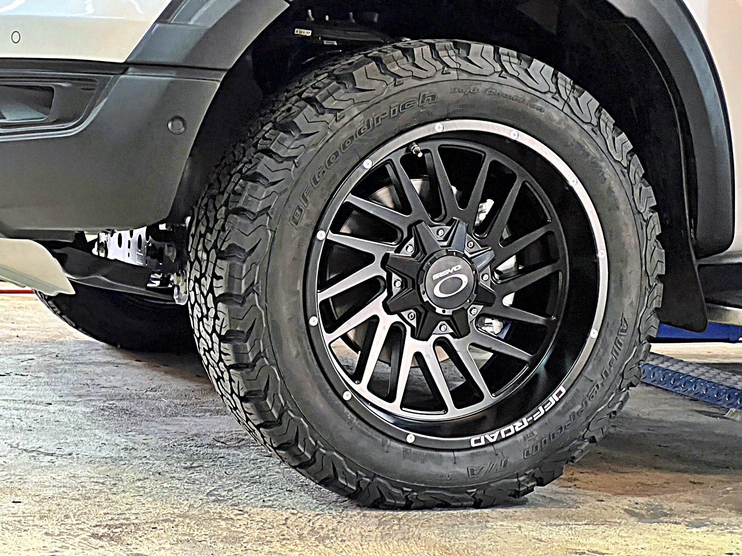 FORD EVEREST NEXTGEN แต่งวทรงเมกาที่ STEP9