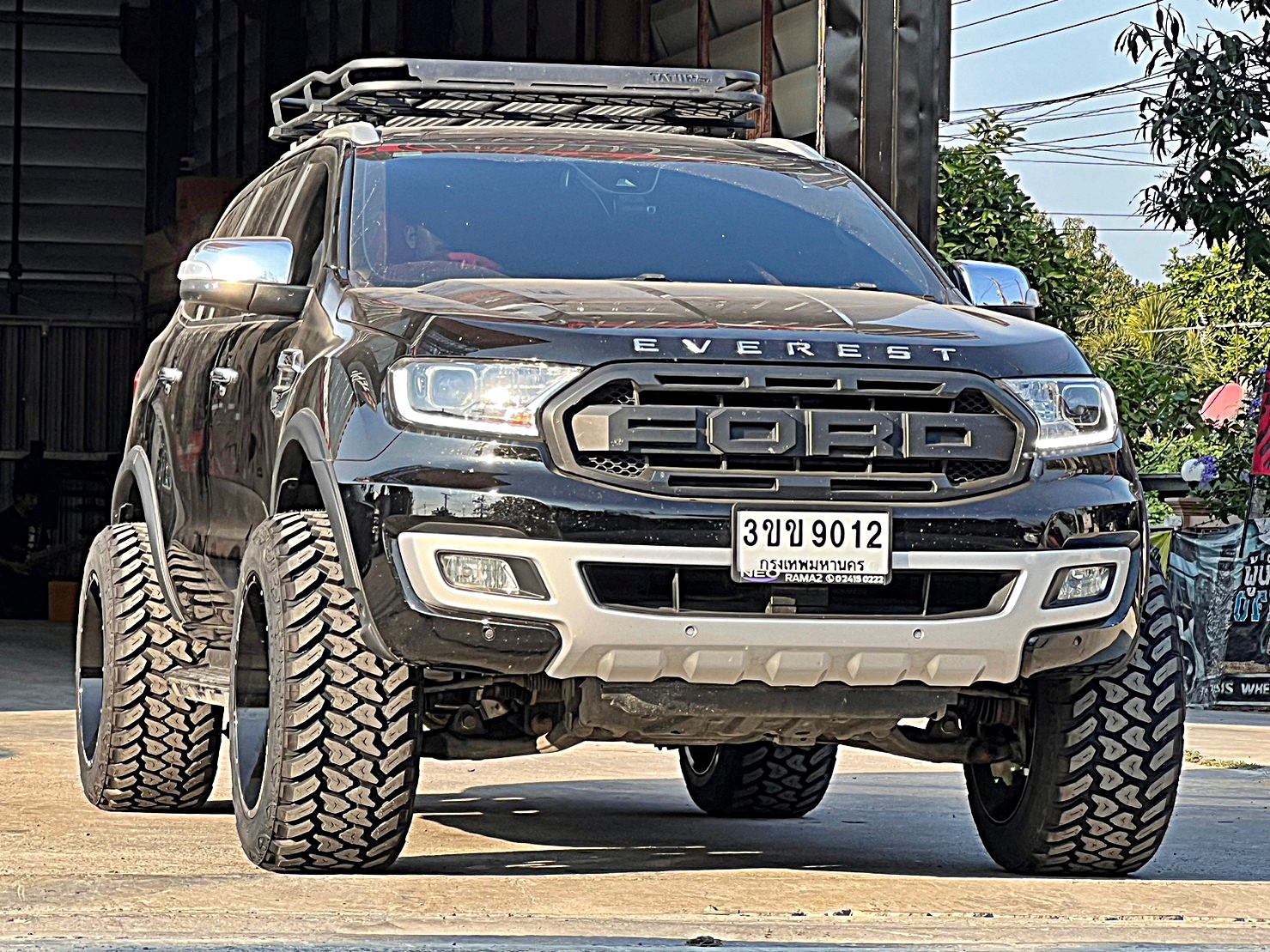 FORD EVEREST แต่งทรงเมกาที่ STEP9