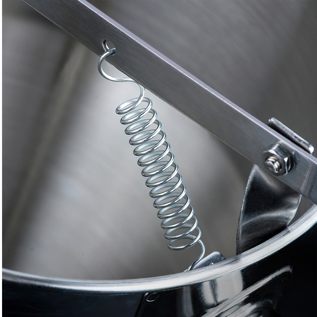 กรวยสแตนเลสเทของเหลว มีหูจับ สามารถเปิดปิดการไหลได้ 600 ml