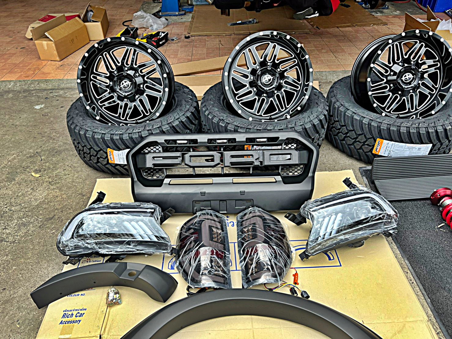 FORD WILDTRAK ชุดแต่งรอบคัน ทรงเมกาที่ STEP9