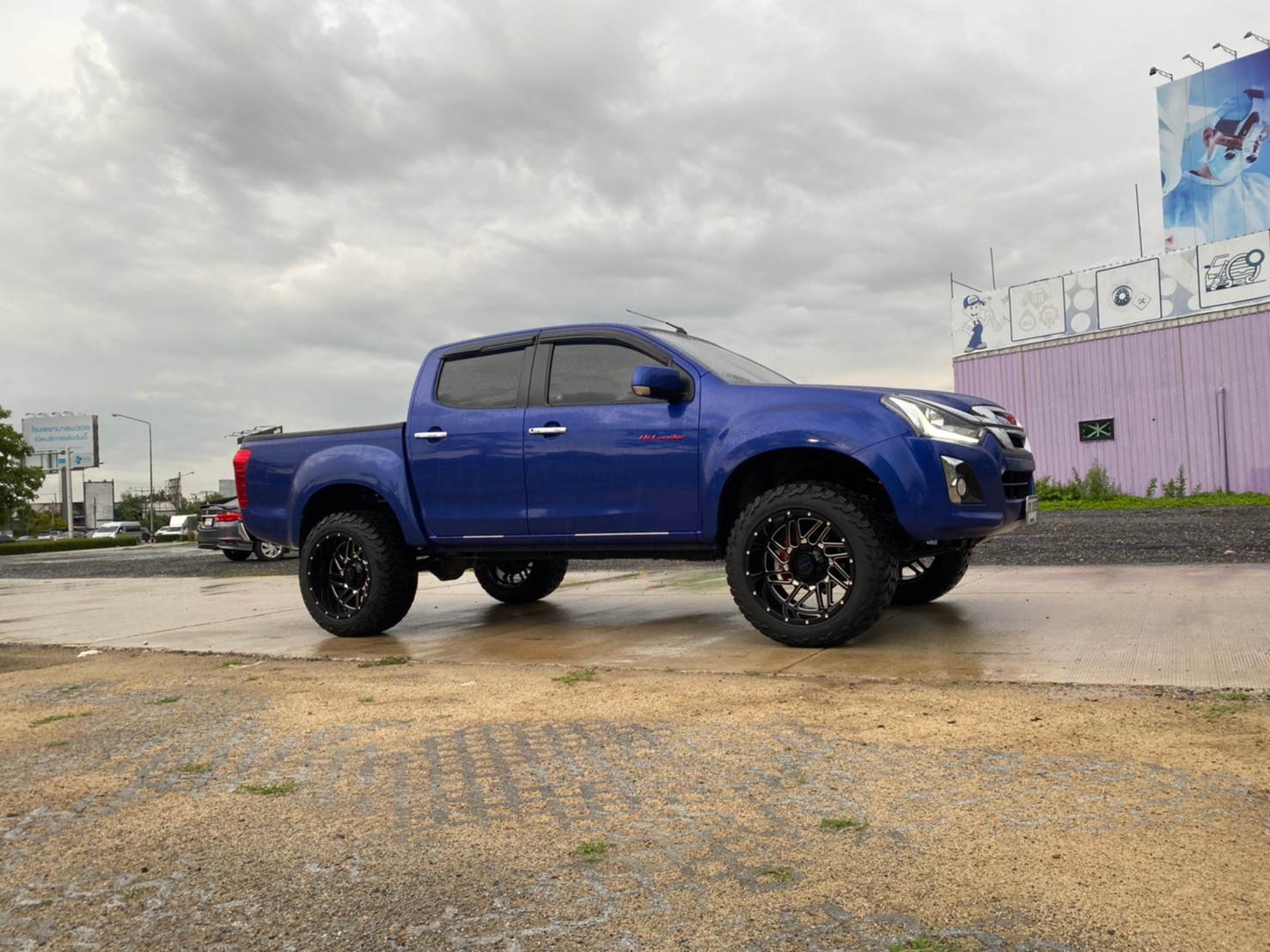 D-MAX มาจากสุพรรณบุรี จัดทรงเมกาที่ STEP9