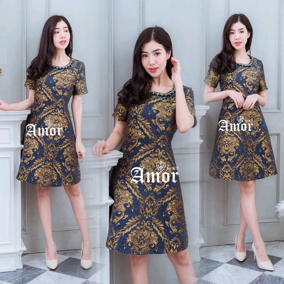 ชุดเดรสสไตล์แฟชั่นลายสุดหรู เนื้อผ้าเกรดดี ทรงสวย 👗คอมีลูกปัดประดับเพชรสวยงาม ซิปหลัง กระโปรงทรงเอ Cutting เป๊ะมากๆค่ะ