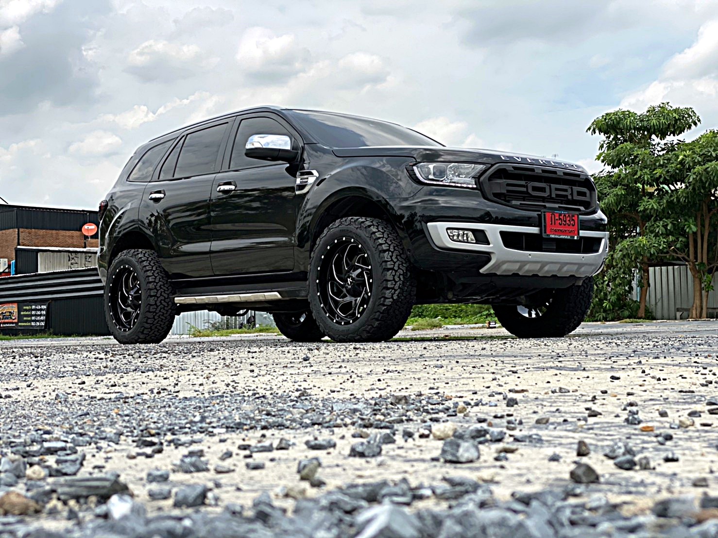 FORD EVEREST ป้ายแดงจัดล้อ20 แบบไม่ยก