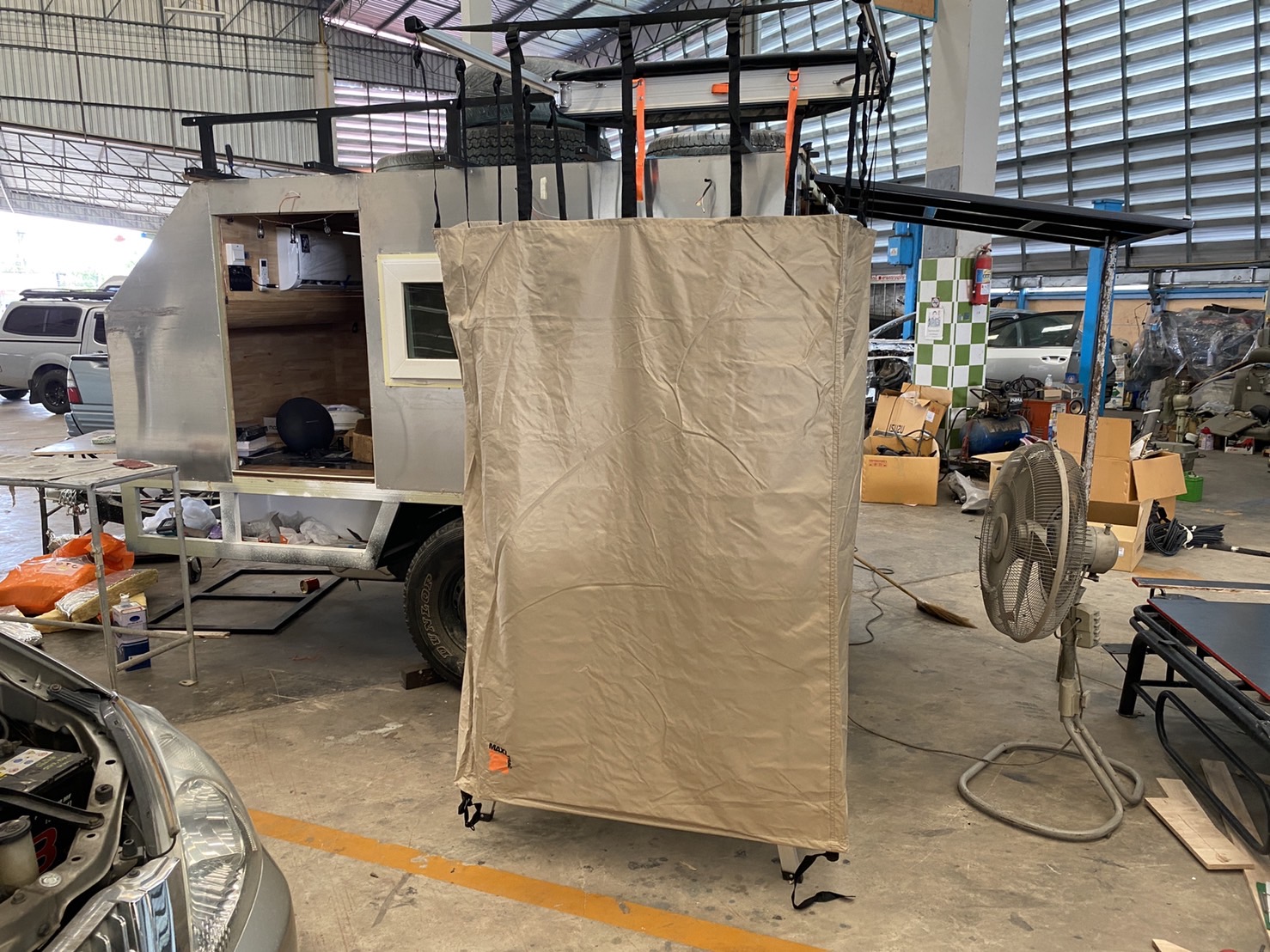 SHOWER TENT MAX TRACK - MaxX Equip