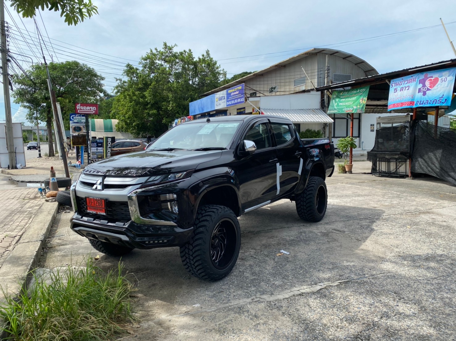 TRITON ป้ายแดงจัดทรงเมกาที่ STEP9