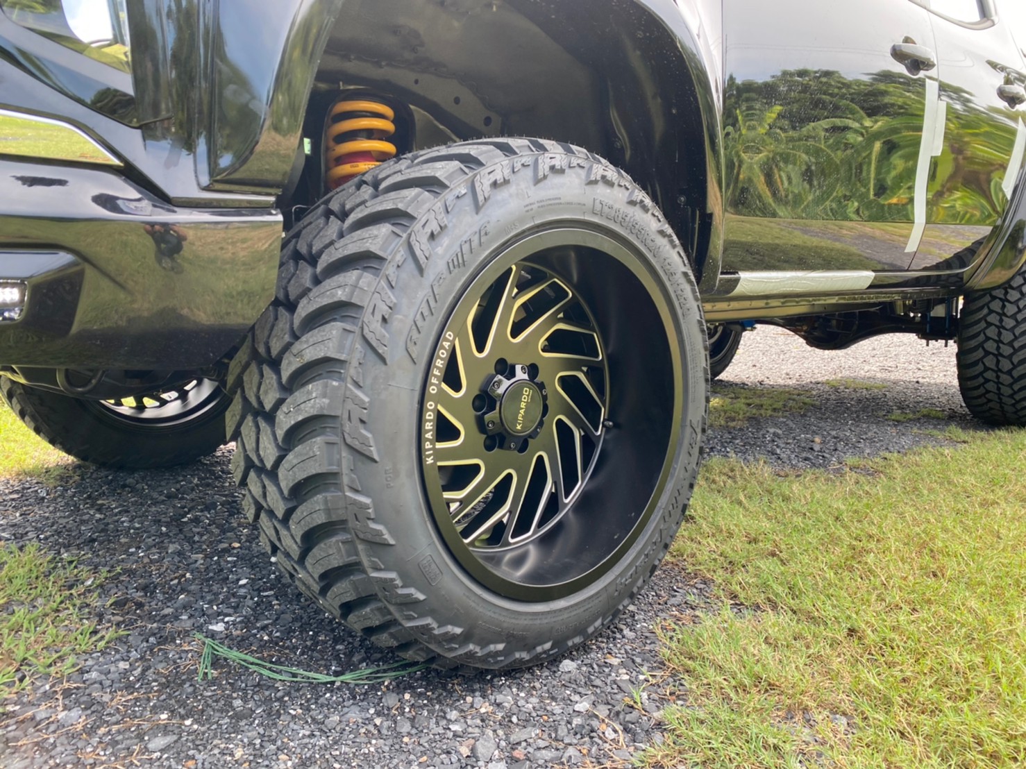 TRITON ป้ายแดงจัดทรงเมกาที่ STEP9