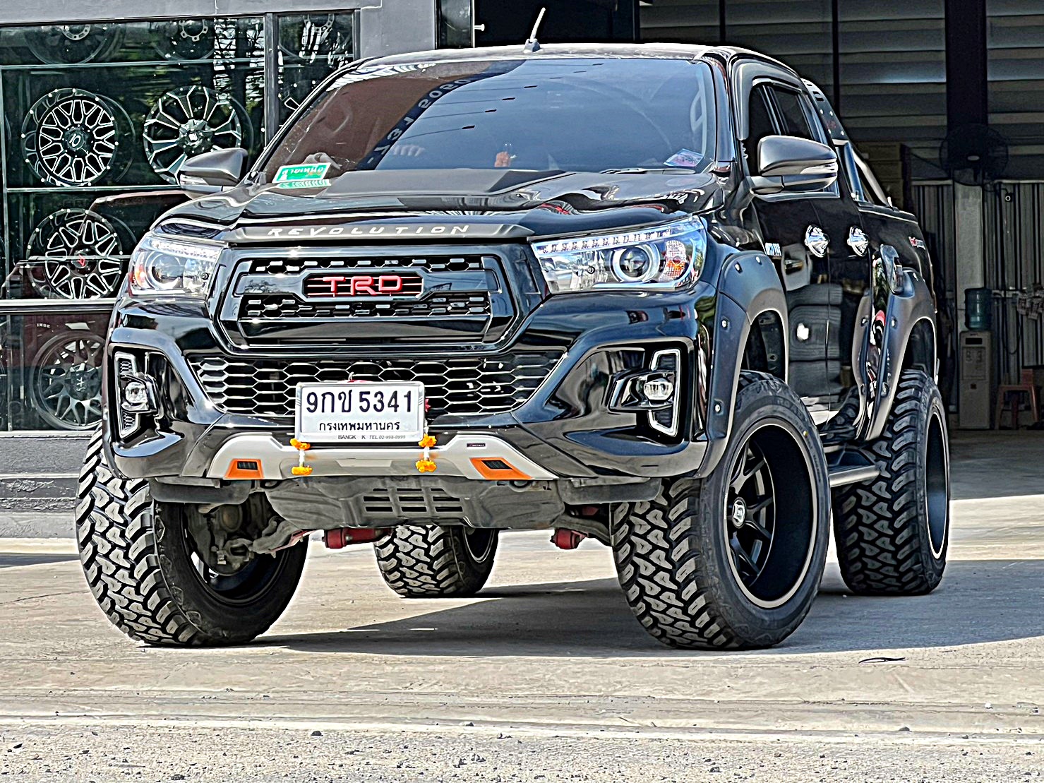 TOYOTA REVO แต่งทรงเมกาที่ STEP9