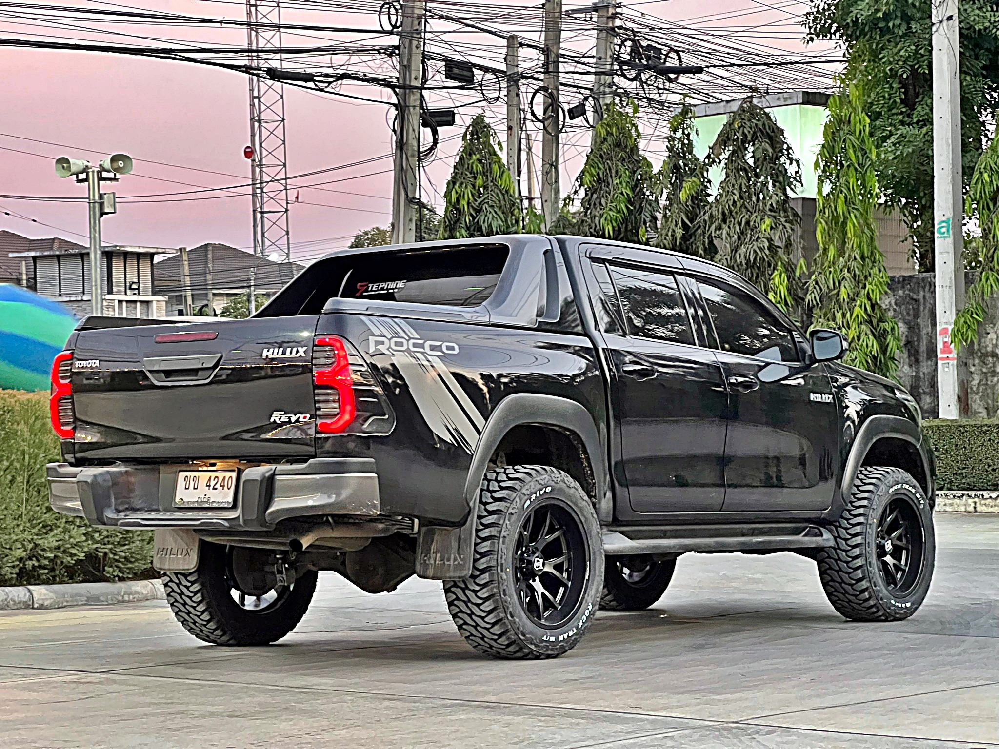 TOYOTA REVO ROCCO ทะเบียนภูเก็ต แต่งทรงเมกาที่ STEP9