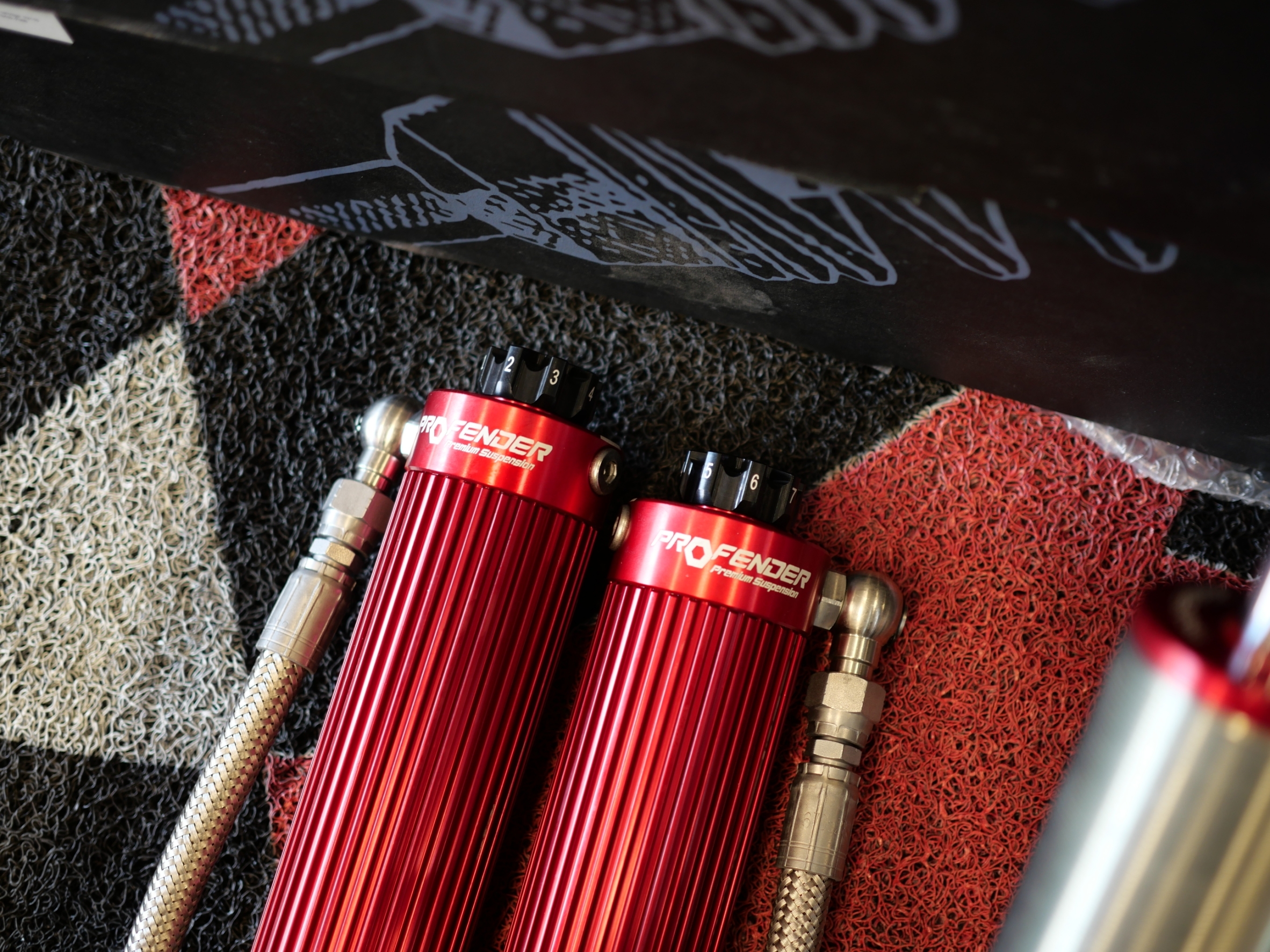 โช๊คอัพ Profender รุ่น Subtank-Piggyback สำหรับรถ Ford Ranger