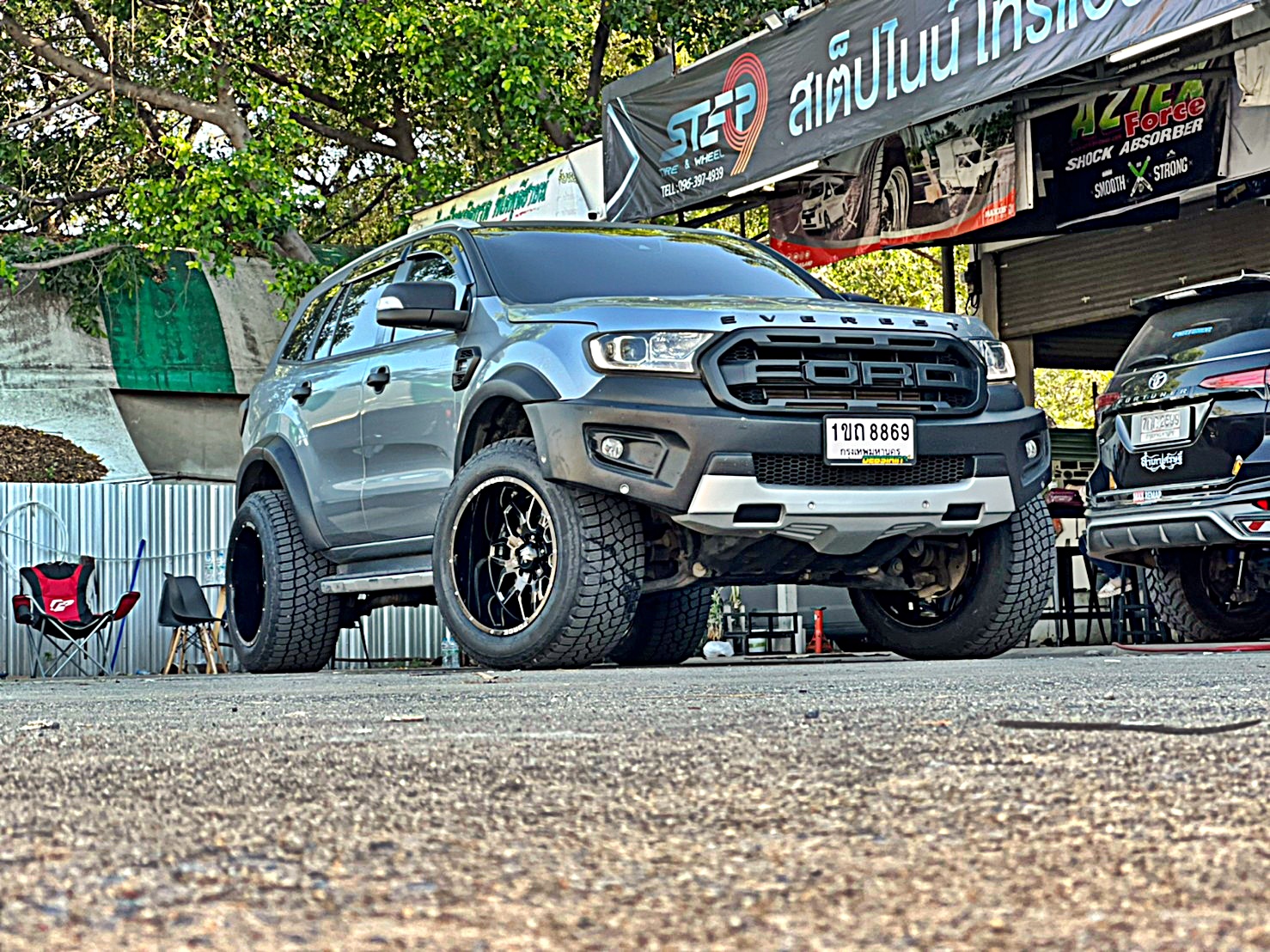 FORD EVEREST ทรงเมกา ล้อ FORCE ที่ STEP9