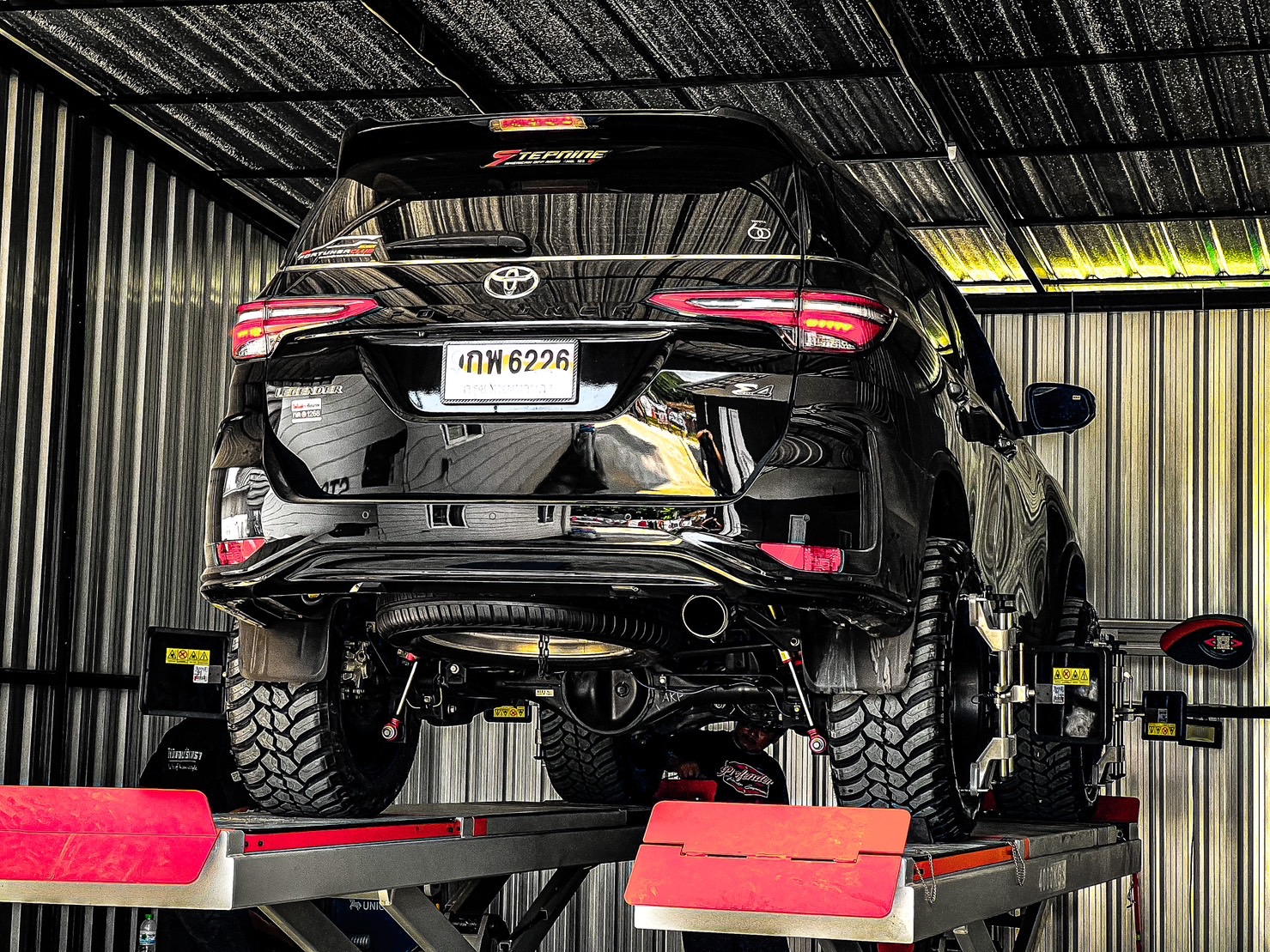 TOYOTA FORTUNER LEGENDER ทรงเมกา จองคิวมาจาก อุทัยธานี แต่งทรงเมกาที่ STEP9