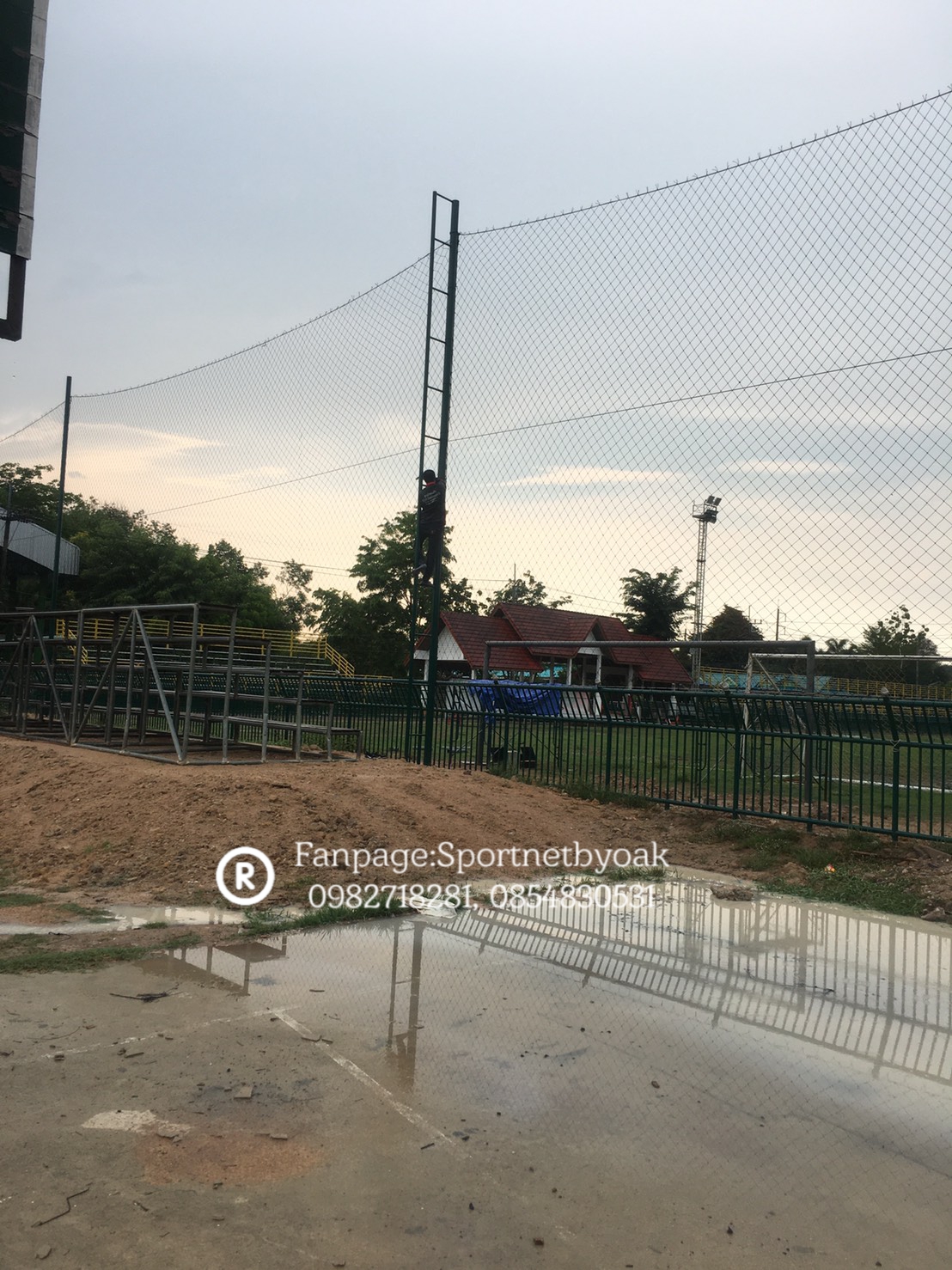 รับ ติดตั้ง ซ่อม ตาข่ายกั้นสนามฟุตบอลในนิคมโรงงาน มีระบบ Safety ตามนโยบายความปลอดภัยควบคุมโดยวิศวกร