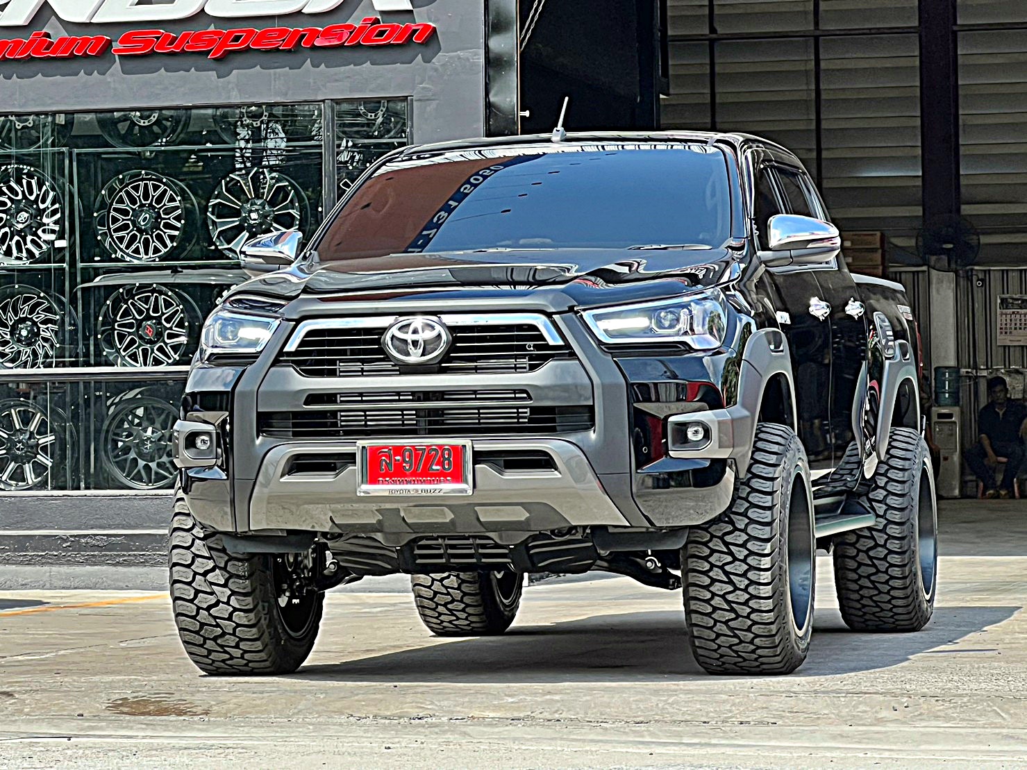 TOYOTA REVO แต่งทรงเมกาที่ STEP9