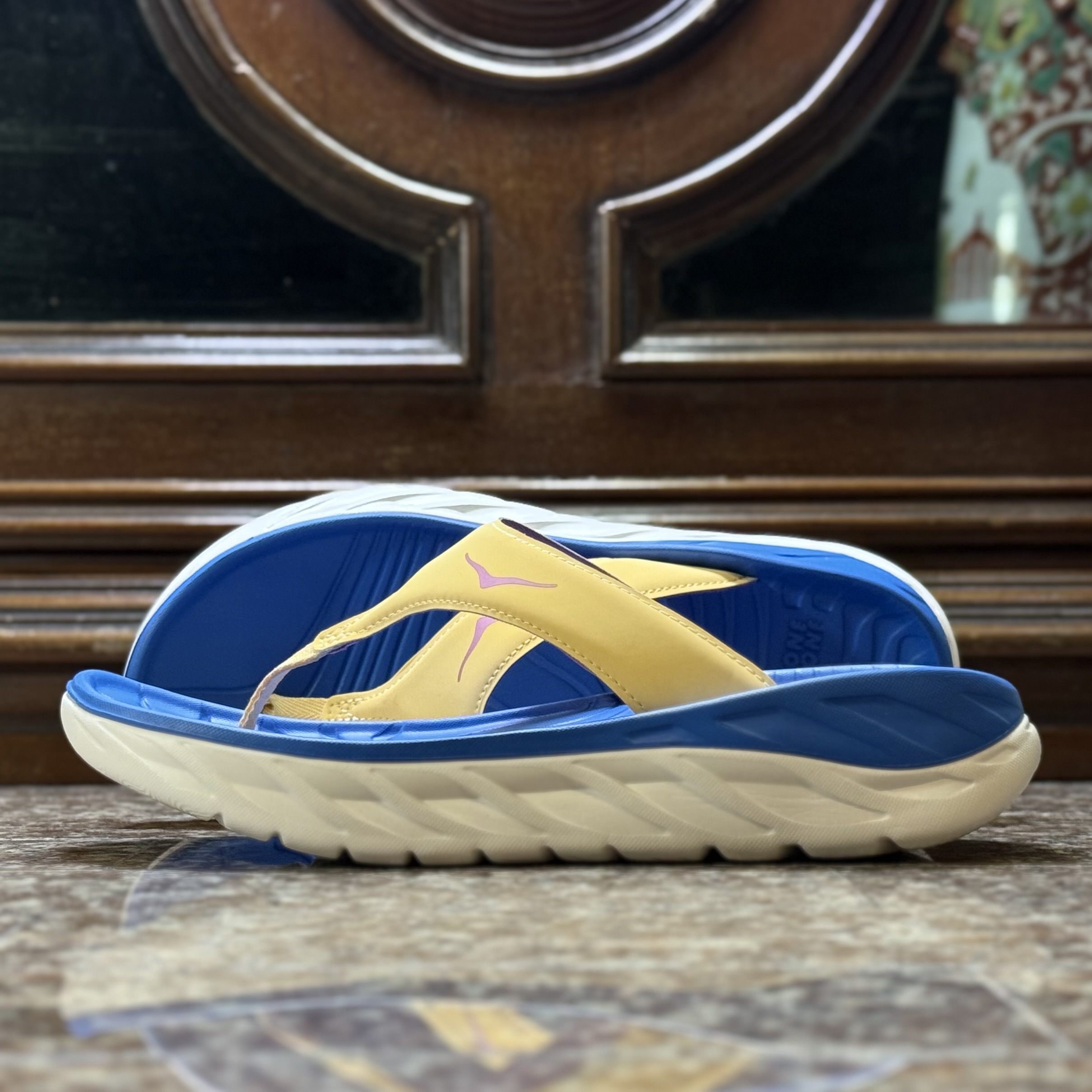 รองเท้า HOKA Ora Recovery Flip ‘Impala Sky’ (M9US)