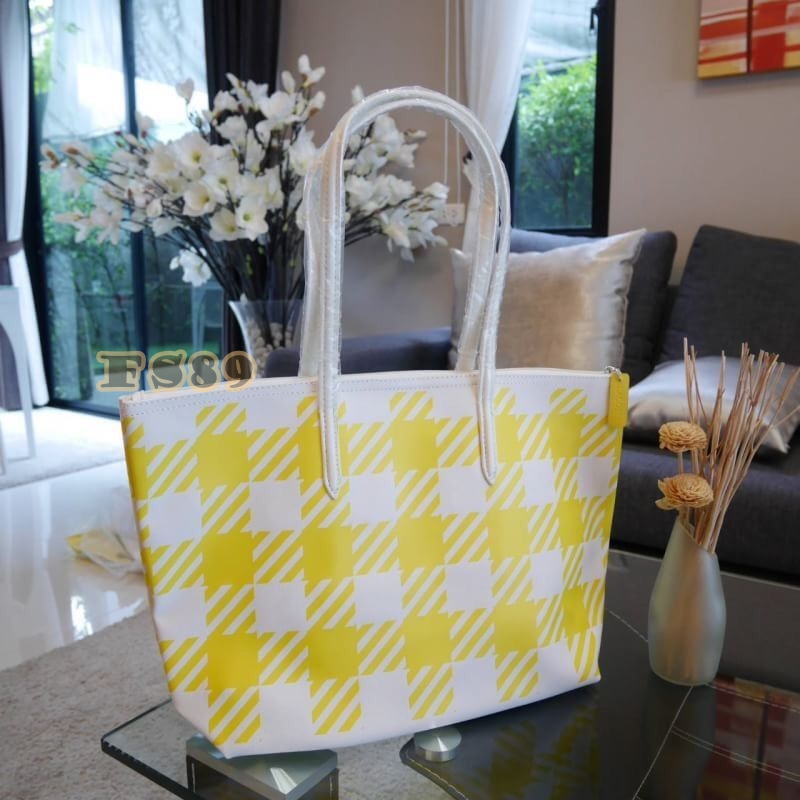 กระเป๋า LACOSTE PVC TOTE BAG โทนเหลืองขาว