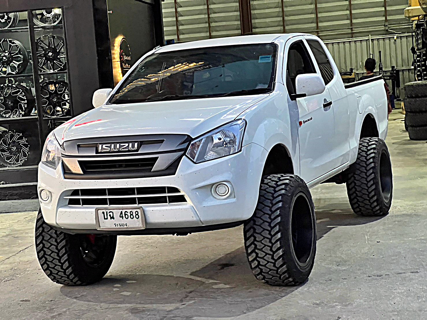 D-MAX ตัวเตี้ย ทำให้เป็นตัวสูง ทรงเมกา
