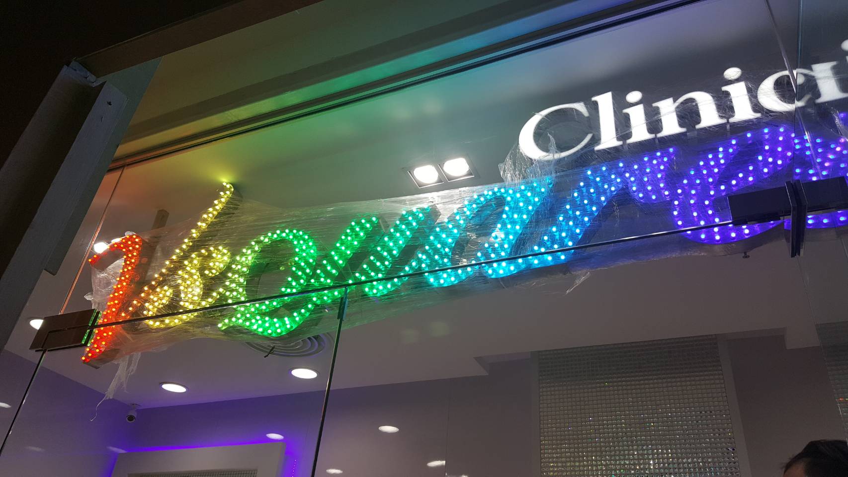 ติดตั้งป้ายชื่ออร้าน LED