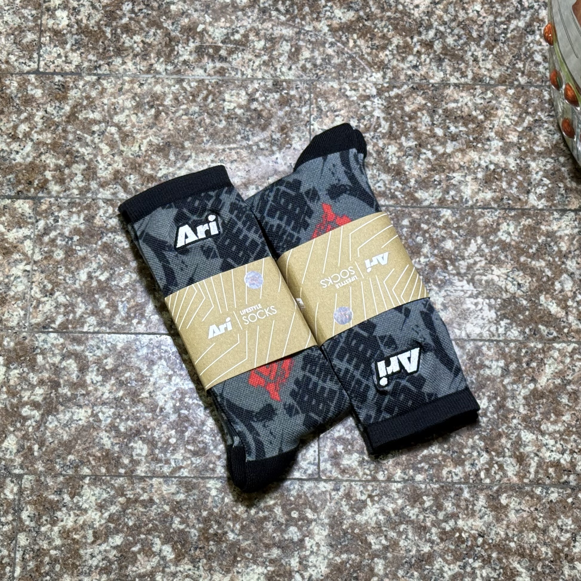 ถุงเท้าวิ่ง Ari X AOT Running Socks LIMITED ‘BLACK’