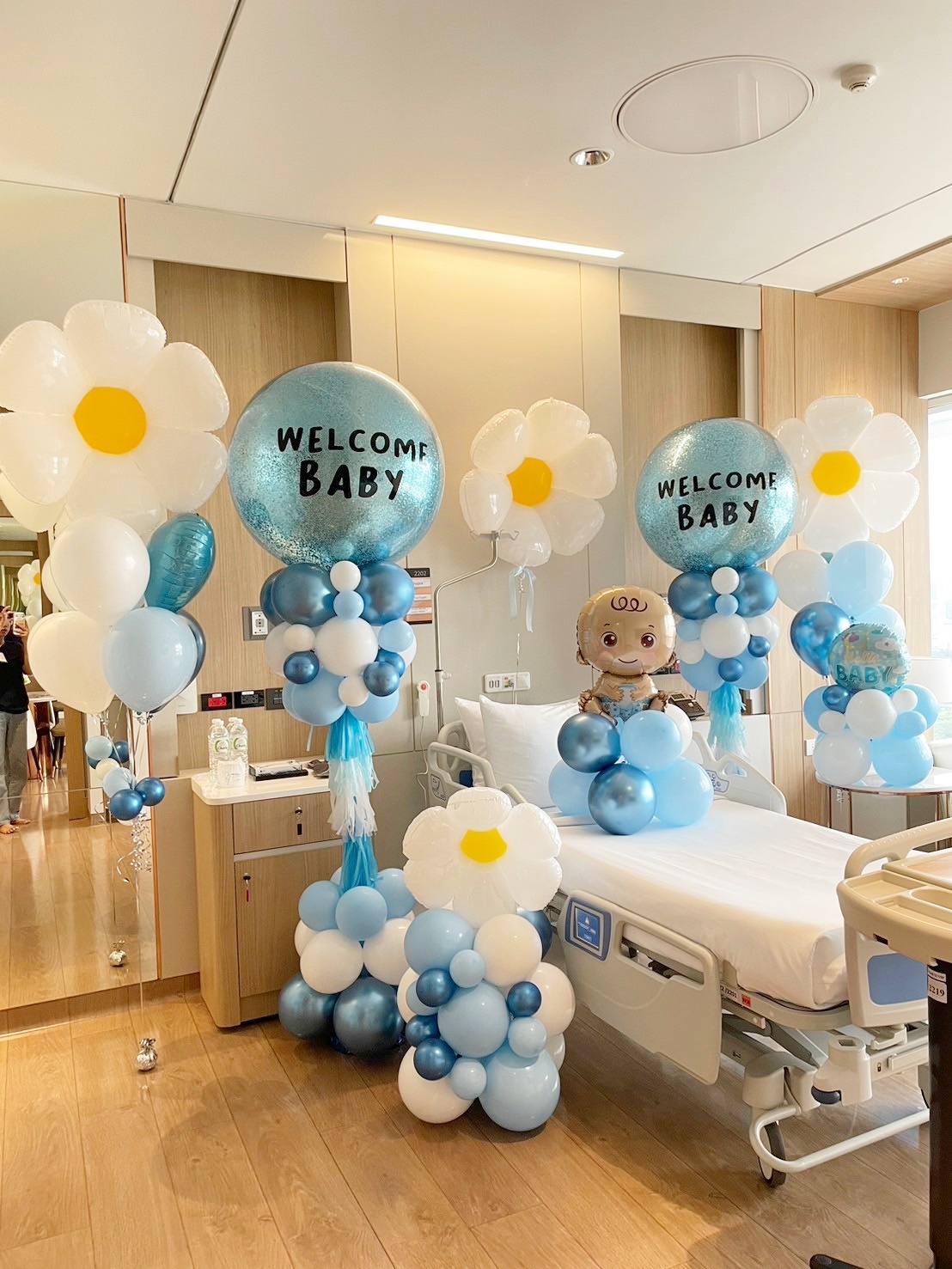 เซทเสาตั้งลูกโป่งต้อนรับเด็ก ขนาด 36นิ้ว 2เสา + ช่อลูกโป่งดอกเดซี่พร้อมหัวใจ 7ลูก 2ช่อ + ลูกโป่งฟอยล์ดอกเดซี่ ขนาดใหญ่ 1อัน + ฐานตั้งดอกเดซี่ 1ฐาน + ฐานตั้งเด็ก 1ฐาน + ฐานตั้งลูกโป่งกลม 1ฐาน