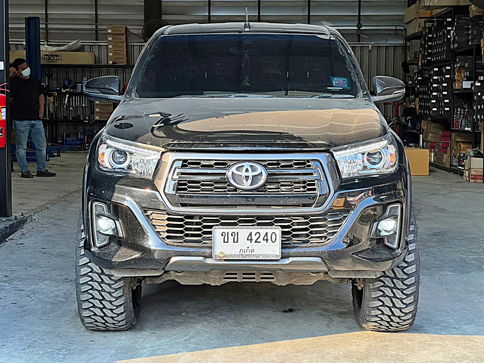 TOYOTA REVO ROCCO ทะเบียนภูเก็ต แต่งทรงเมกาที่ STEP9