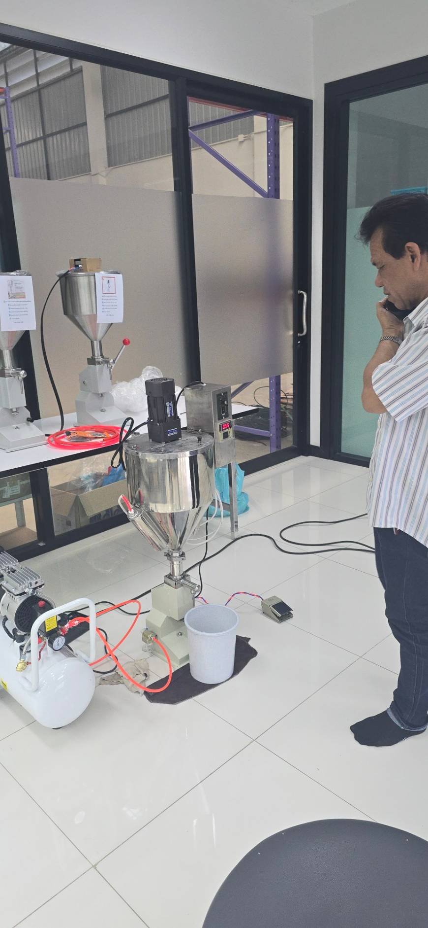 เครื่องบรรจุครีม พร้อมปั่น+ทำความร้อน รุ่น JR-A02 (ต้องใช้คู่กับเครื่องปั้มลม)