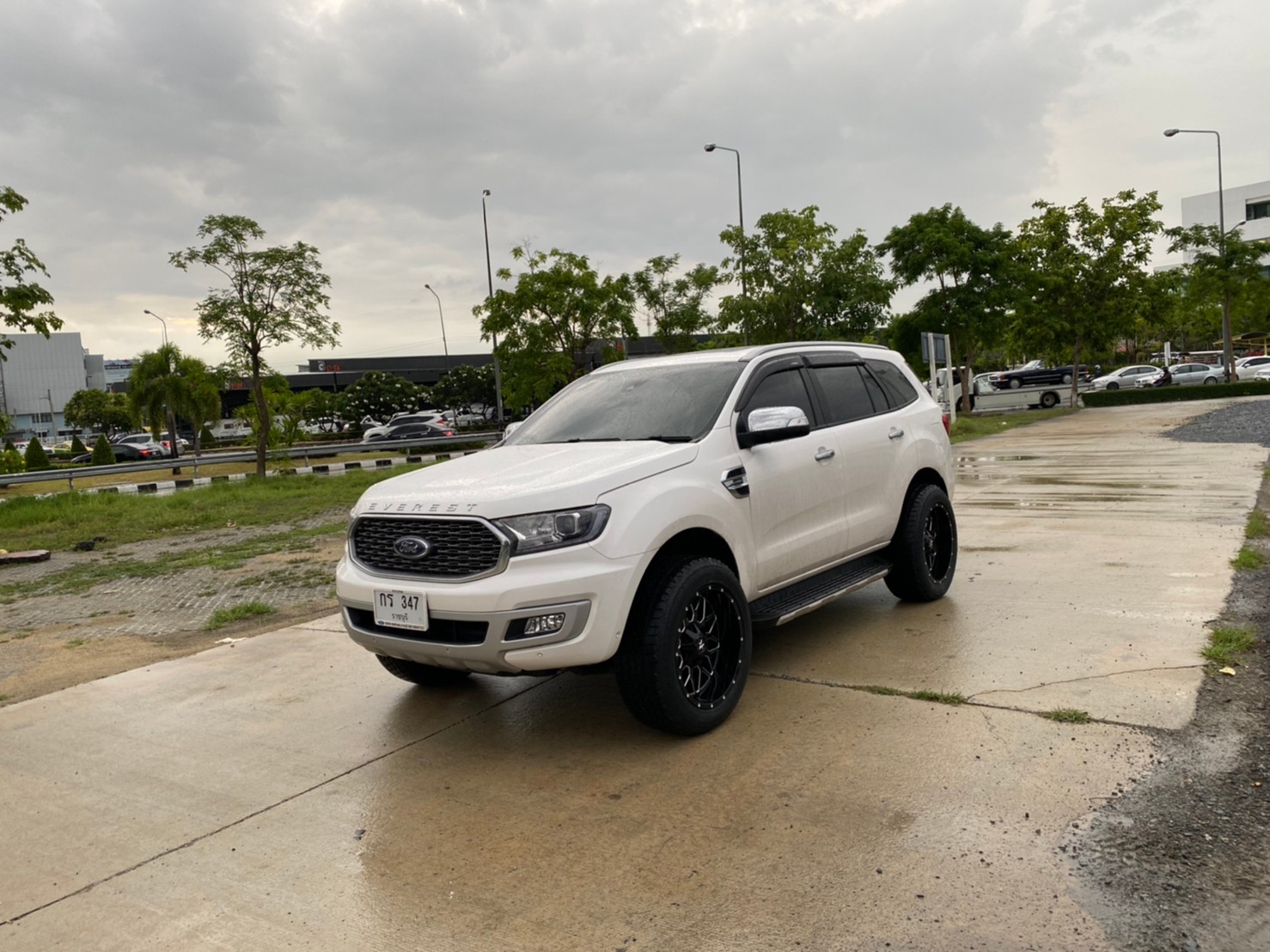 FORD EVEREST แบบไม่ยก