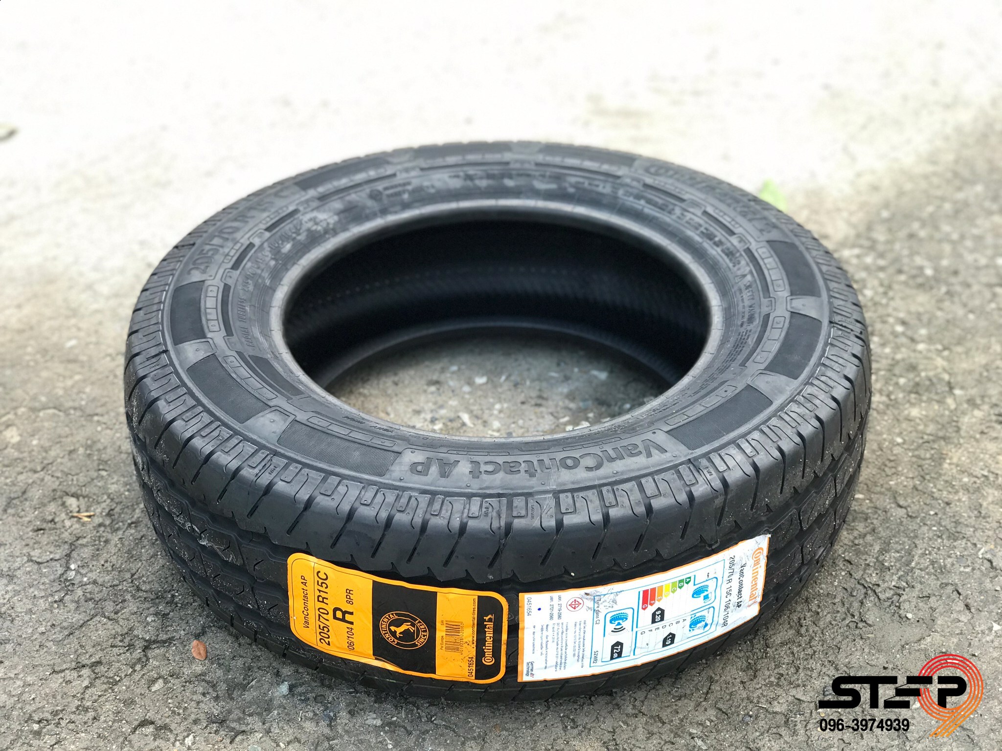 CONTINENTAL VANCONATACT AP 205/70-15 เส้น 1500 ปกติ 3000 ป่ี20