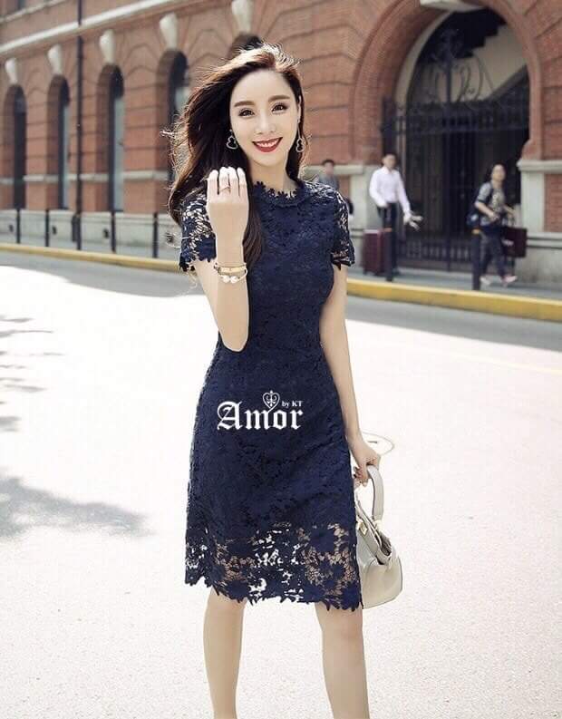 ชุดเดรสลูกไม้ทรงเข้ารูป