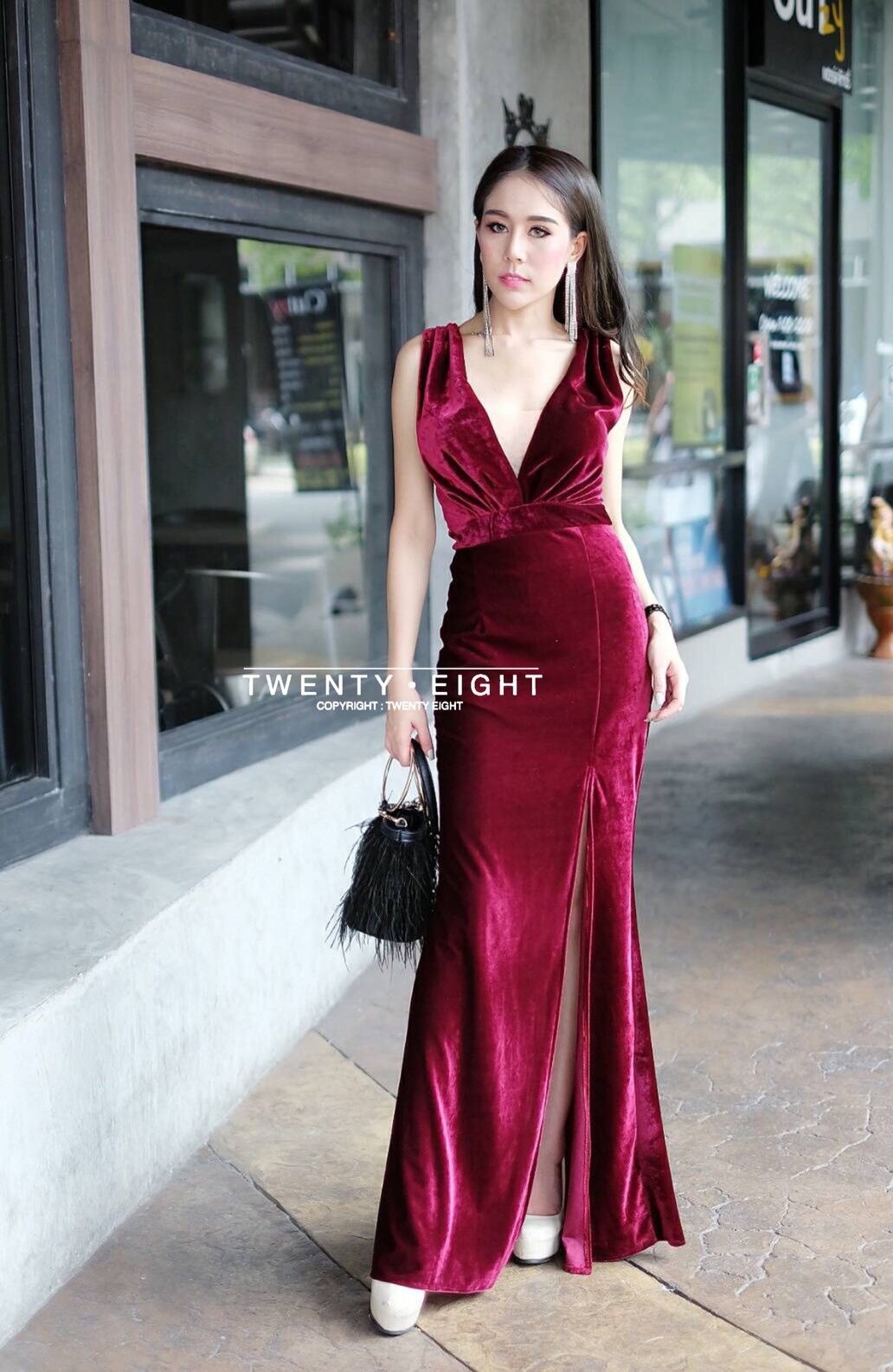 เดรสราตรียาวผ่าข้าง