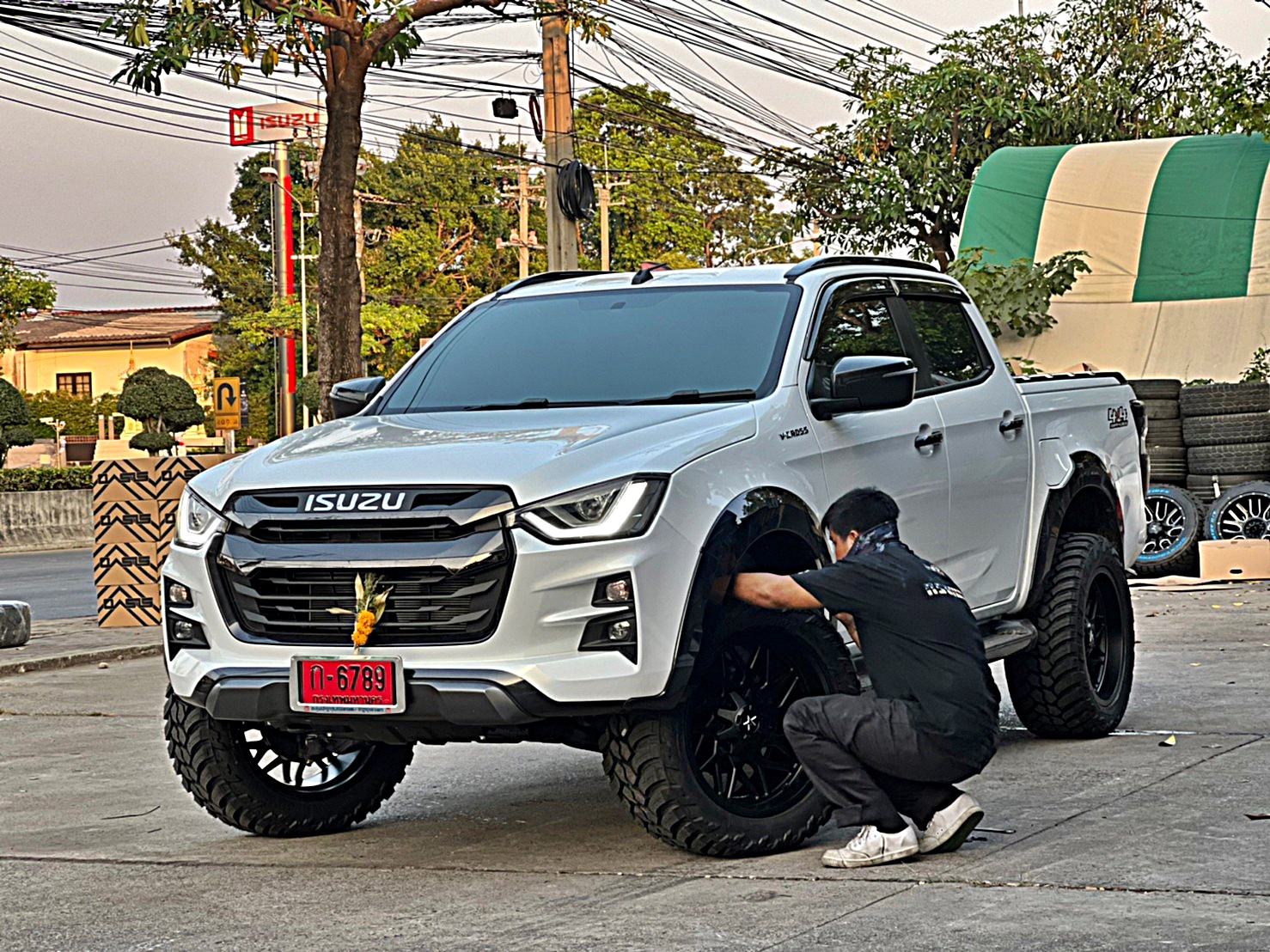 D-MAX ทรงเมกา