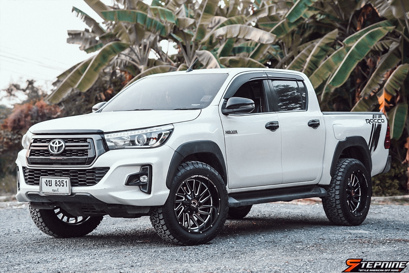 TOYOTA REVO ROCCO แต่งทรงเมกาที่ STEP9