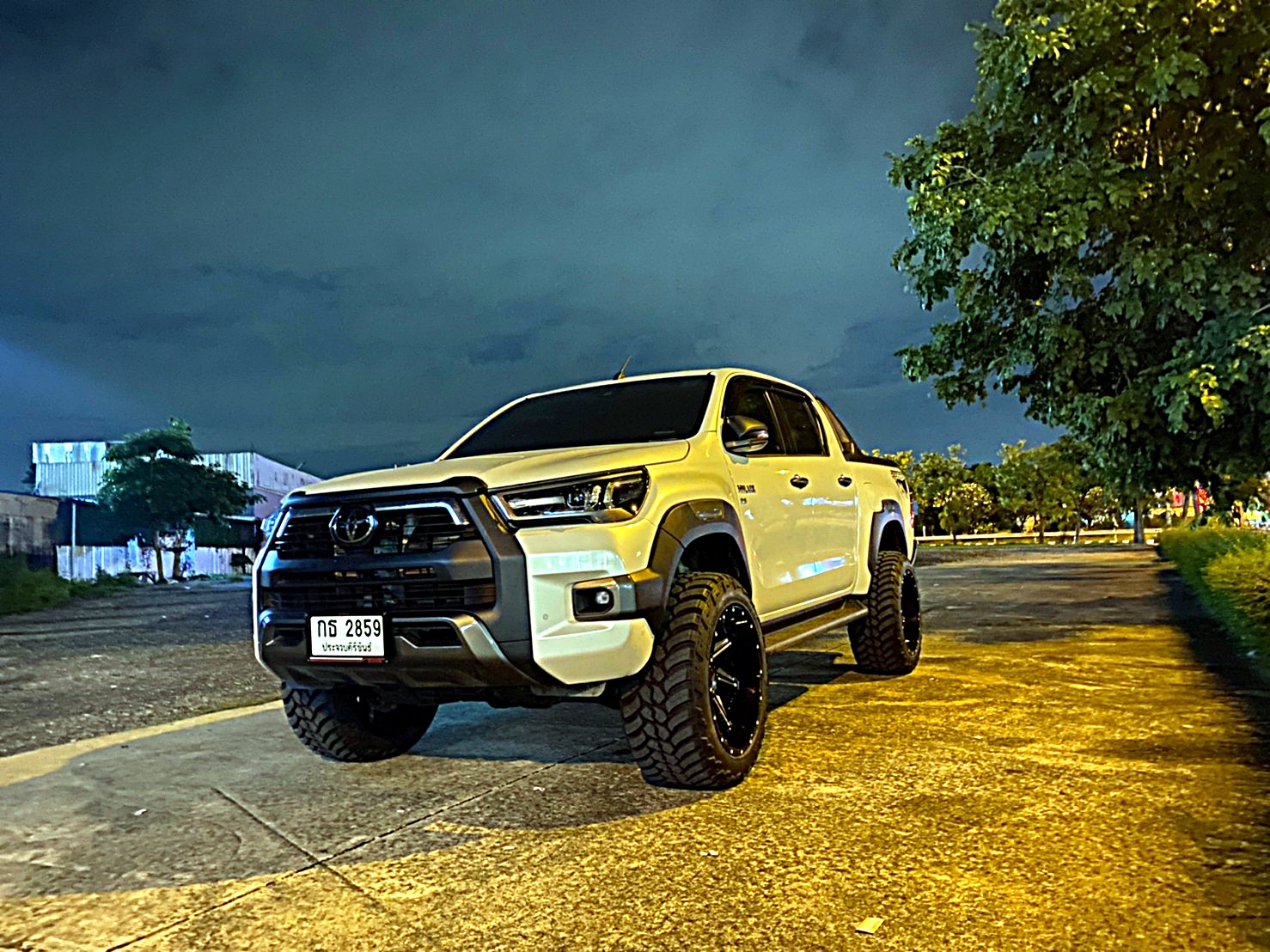 TOYOTA REVO ทรงเมกา